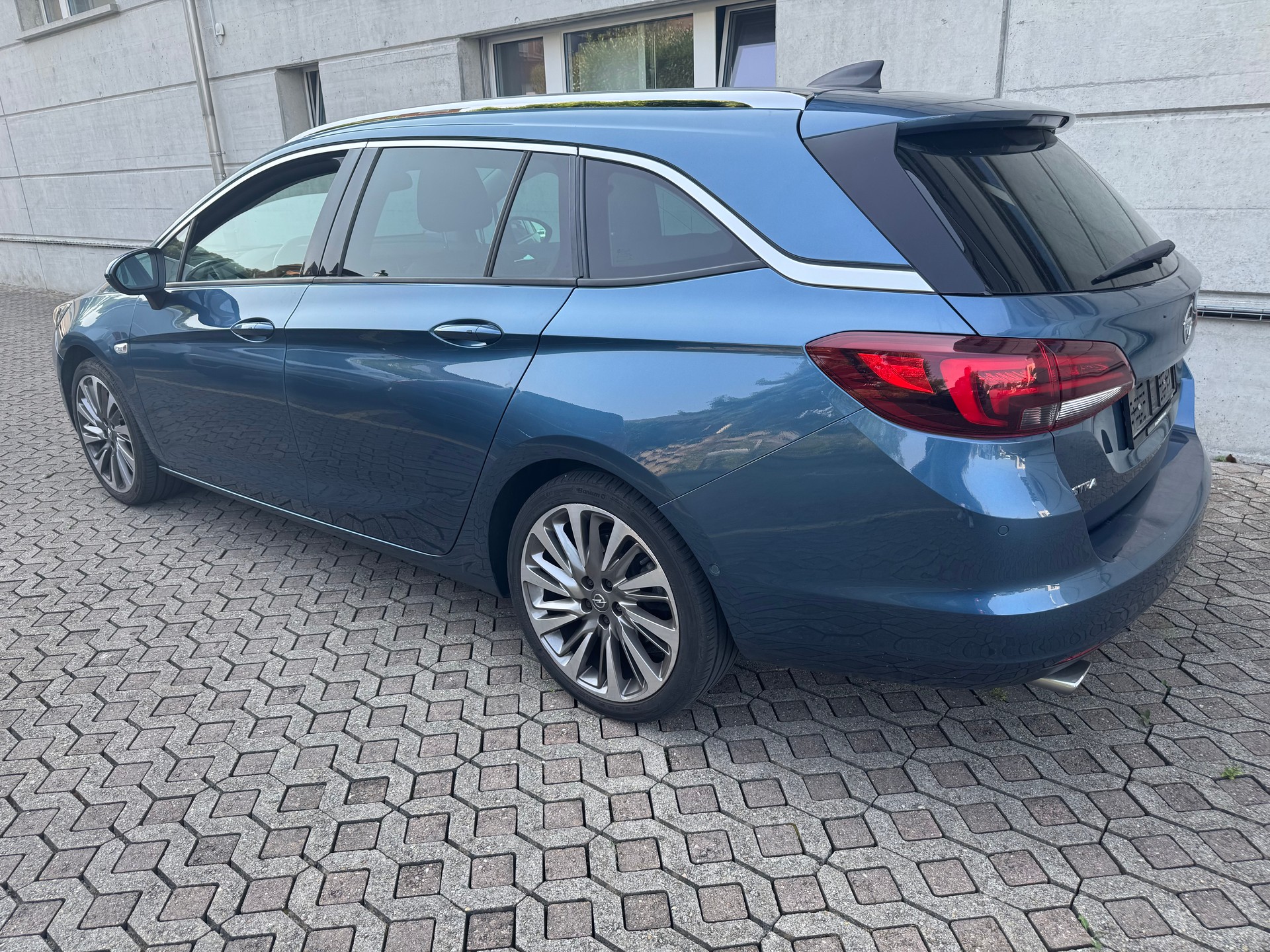 OPEL Astra Sports Tourer 1.6i Turbo Excellence-image-2