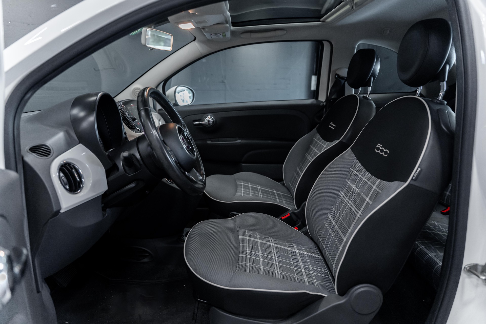 FIAT 500 1.2 Lounge Dualogic / CH Auto / Sehr gepflegt / Multifunktion-Display / Einparkhilfe hinten / Style Paket-image-11