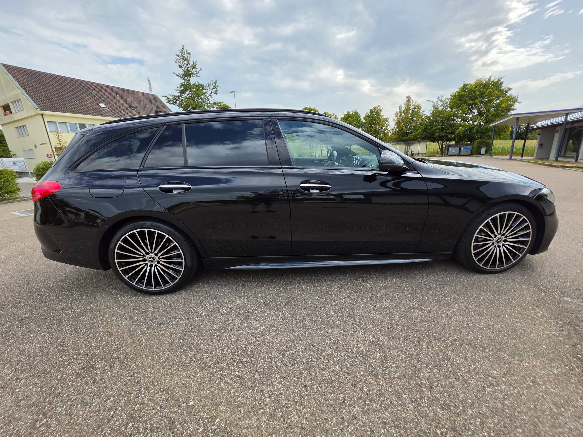 MERCEDES-BENZ C 220 d AMG Line 4matic-image-4
