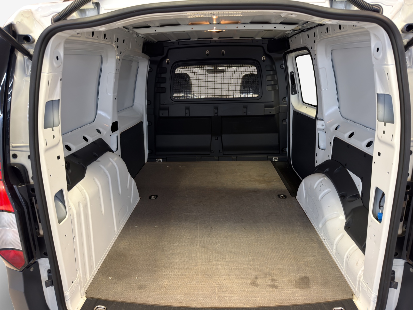 VW Caddy Cargo 2.0TDI Maxi-image-12