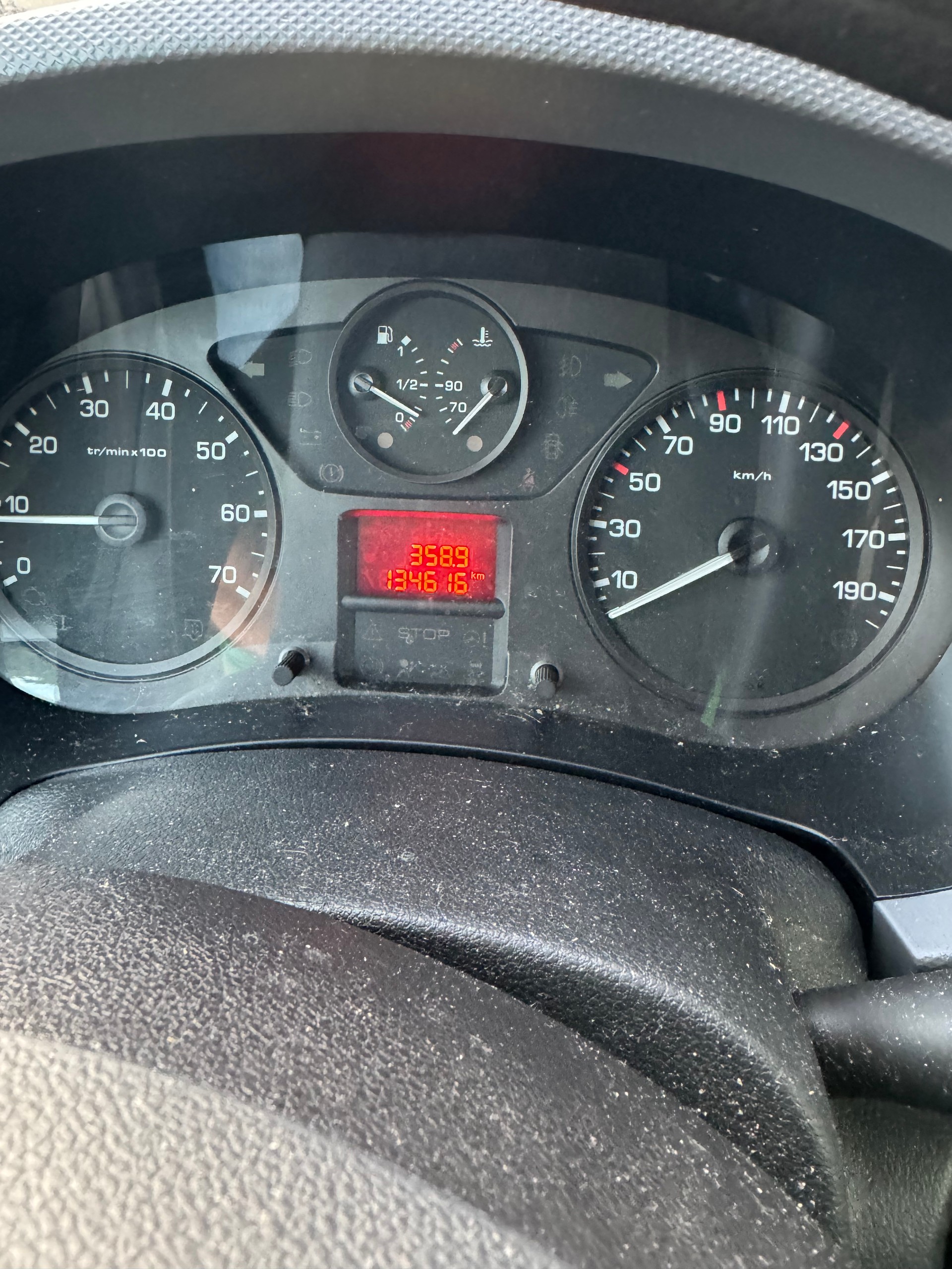 PEUGEOT Partner 1.6 HDI Urban Pack-image-9