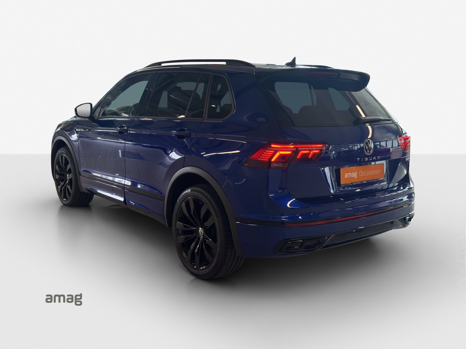 VW Tiguan 2.0TSI R-Line 4Motion DSG-image-2