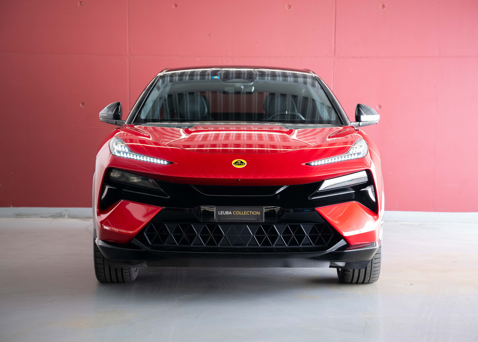 LOTUS Eletre 112kWh S (Swiss car 1st hand, like new, 60-month factory warranty)-showroom-element-2