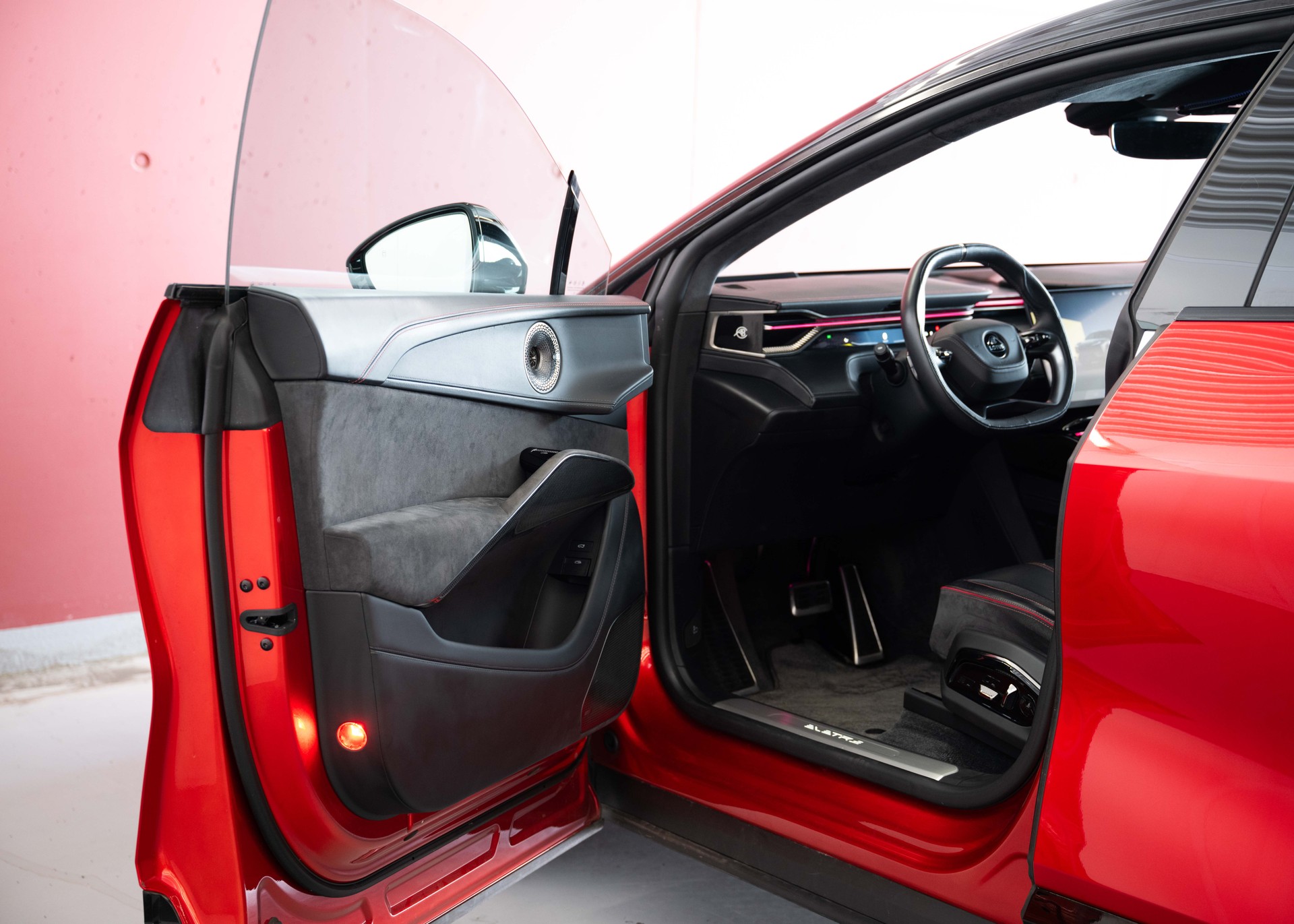 LOTUS Eletre 112kWh S (Swiss car 1st hand, like new, 60-month factory warranty)-image-30