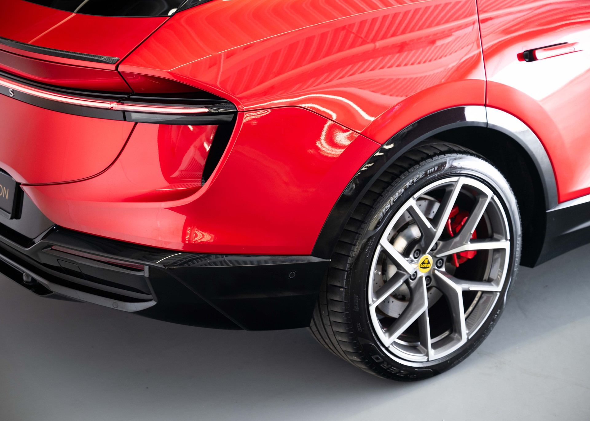LOTUS Eletre 112kWh S (Swiss car 1st hand, like new, 60-month factory warranty)-image-14