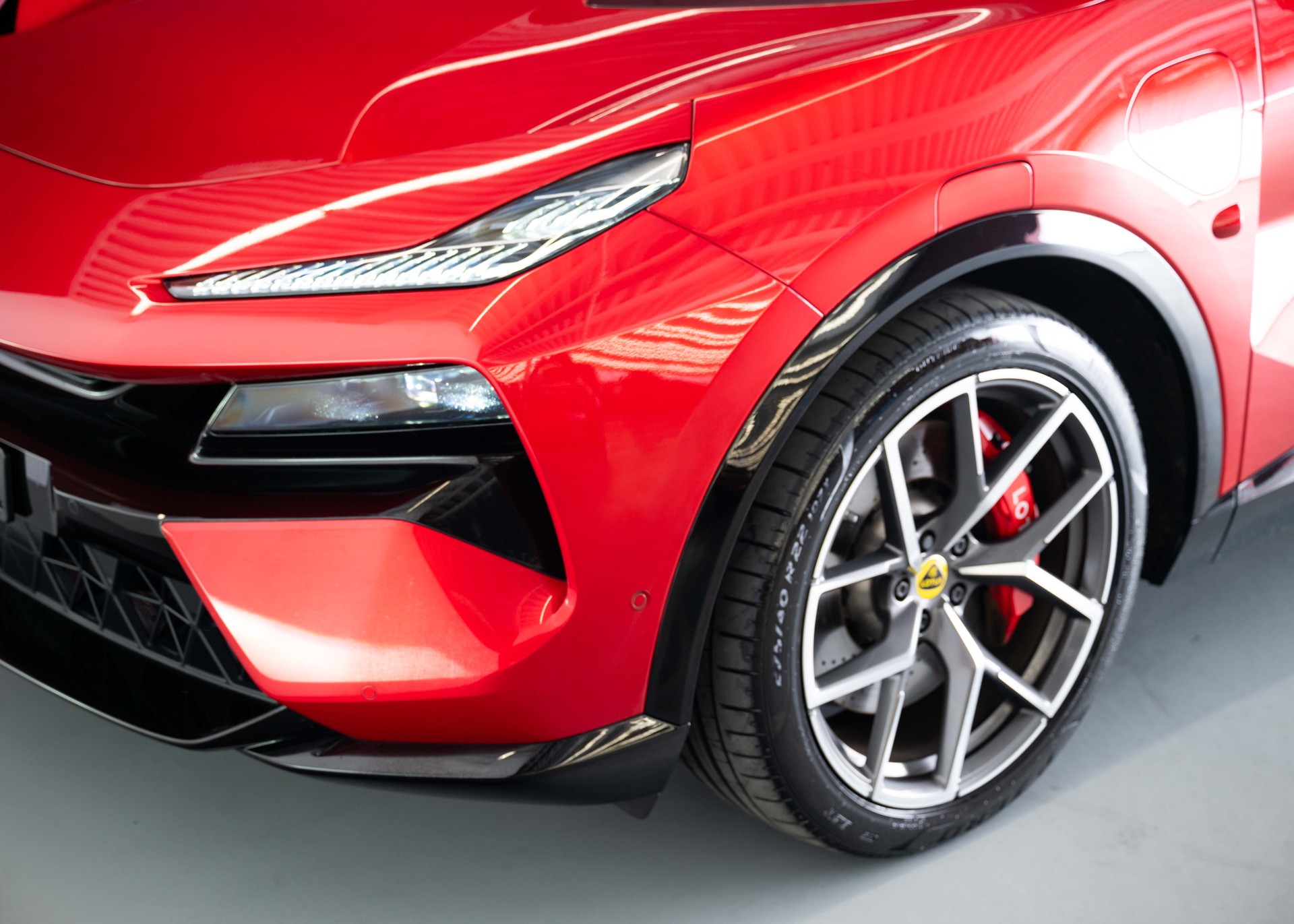 LOTUS Eletre 112kWh S (Swiss car 1st hand, like new, 60-month factory warranty)-image-13