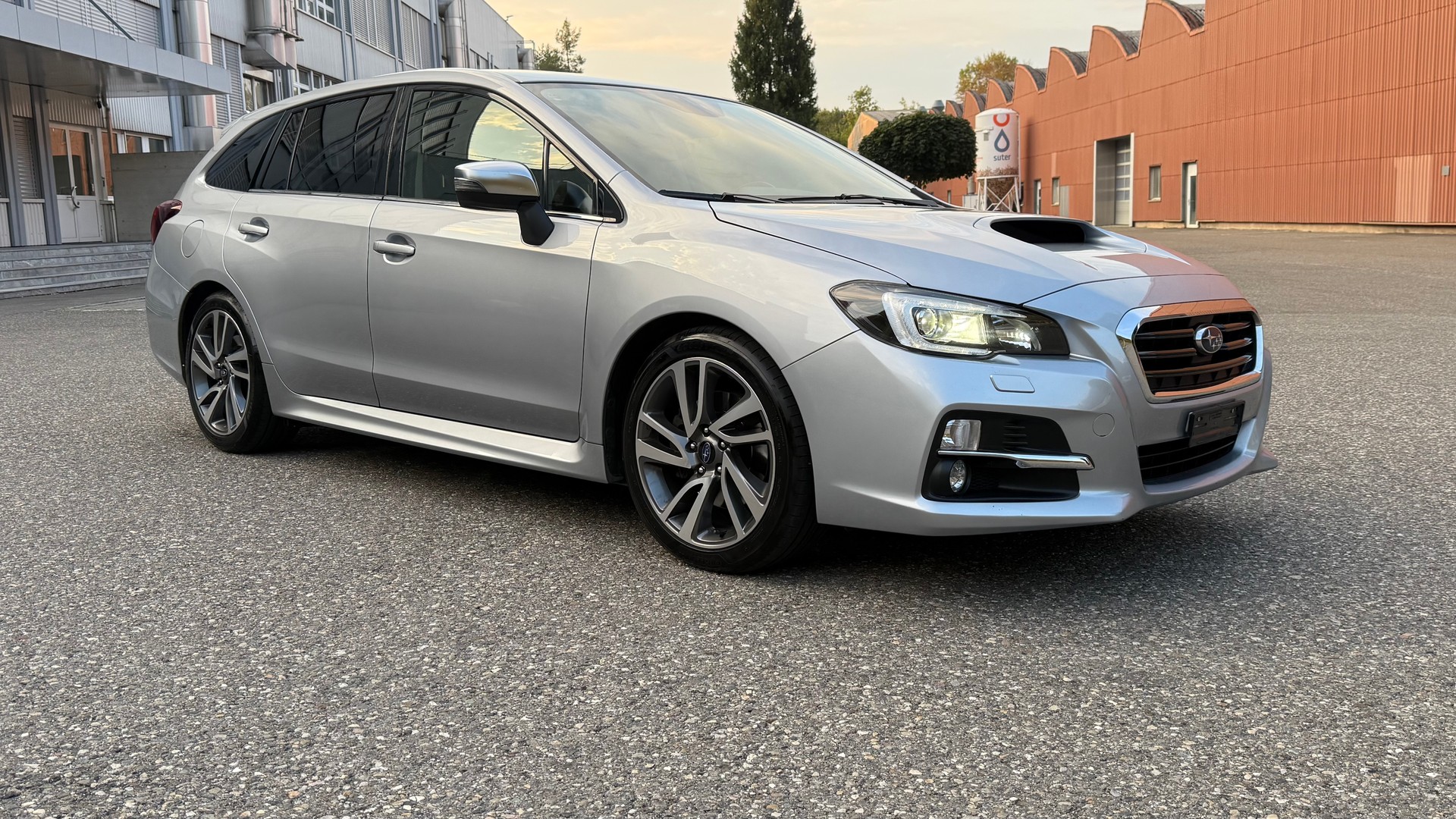 SUBARU Levorg 1.6DIT Luxury S AWD Lineartronic-image-2