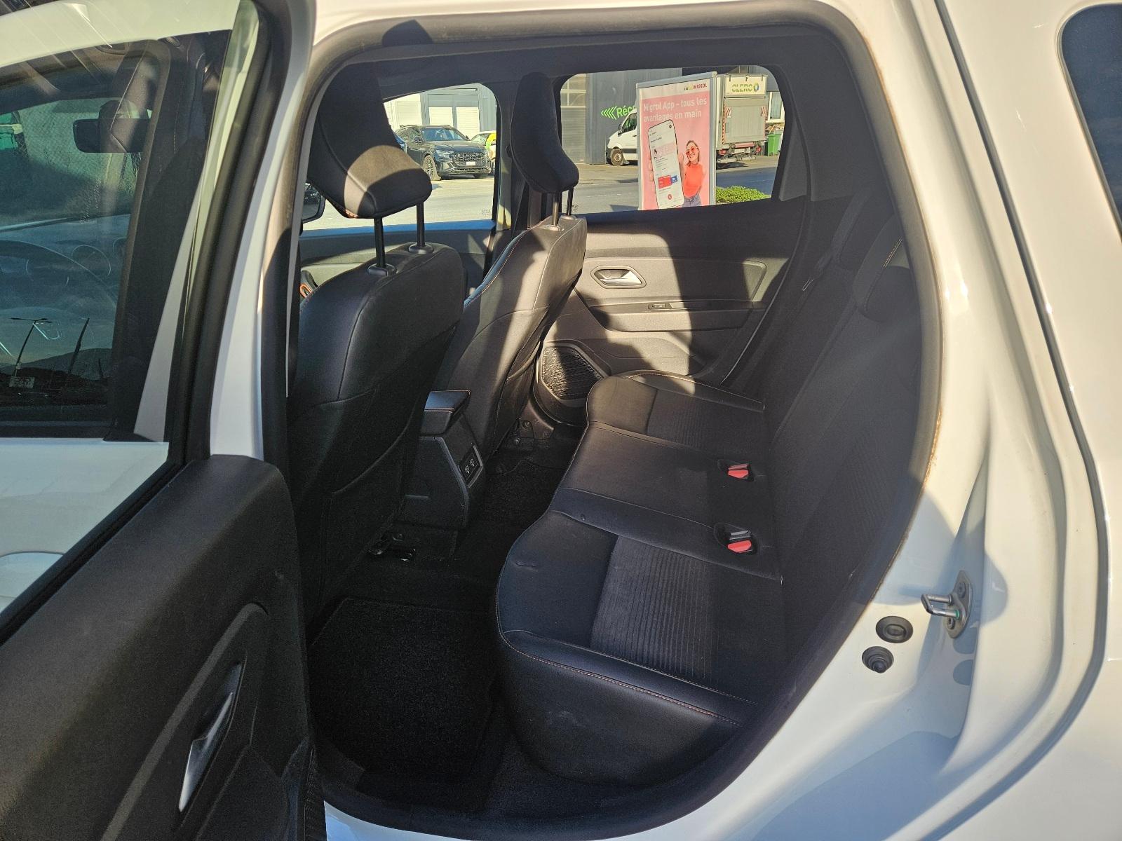 DACIA Duster 1.3 TCe 150 Expression 4WD-image-4