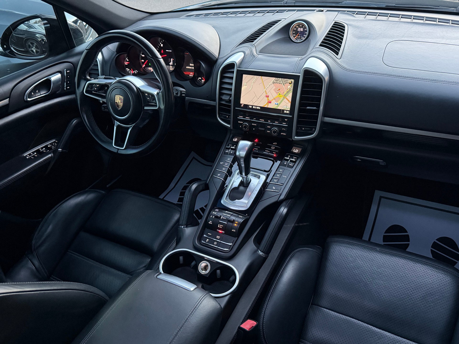 PORSCHE Cayenne Diesel Platinum Edition-image-12