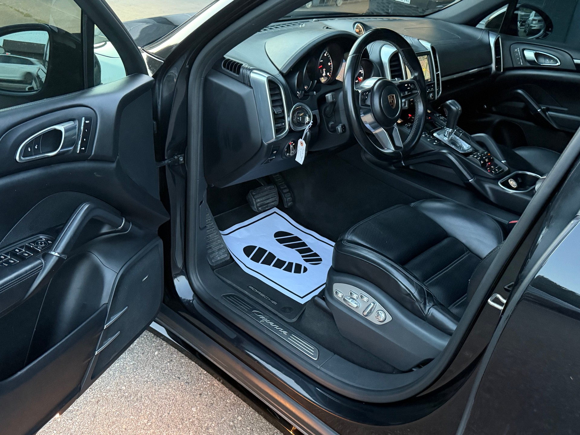 PORSCHE Cayenne Diesel Platinum Edition-image-9