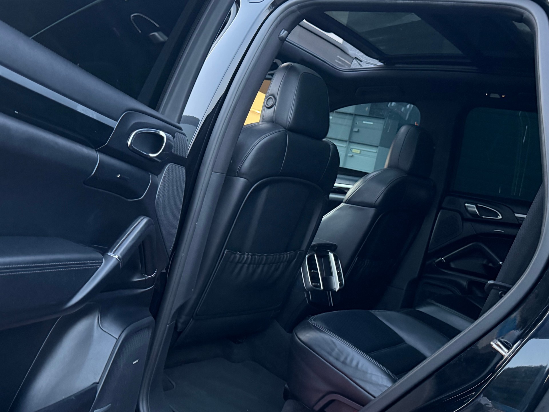 PORSCHE Cayenne Diesel Platinum Edition-image-13
