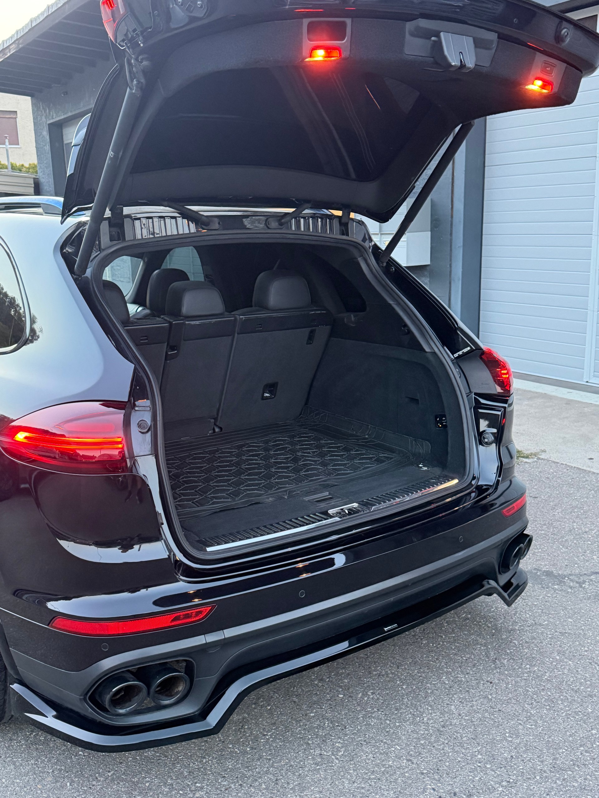 PORSCHE Cayenne Diesel Platinum Edition-image-8