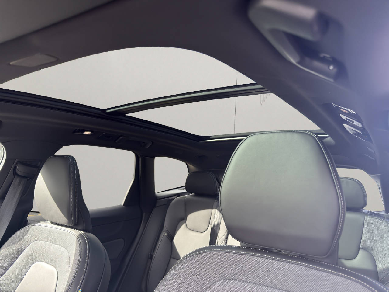 VOLVO XC60 2.0 T6 TE Black Edition eAWD-image-8