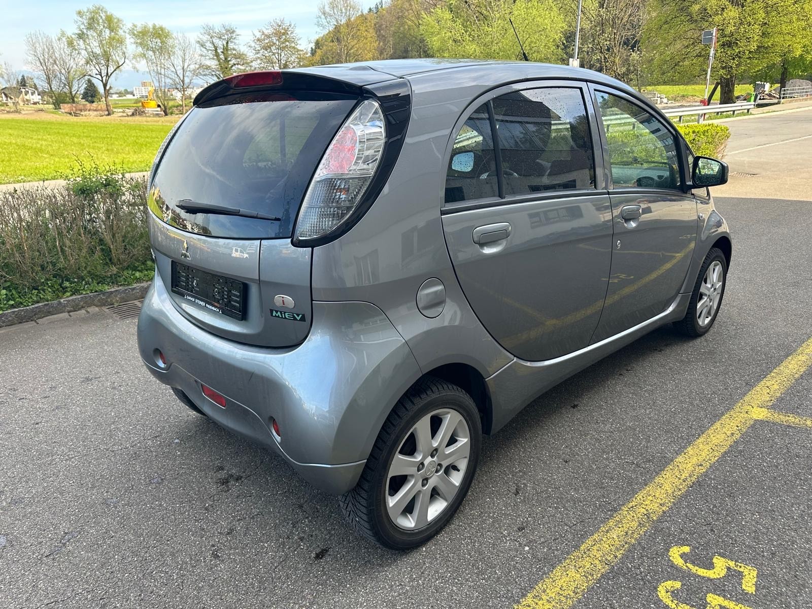 MITSUBISHI i MiEV-image-3