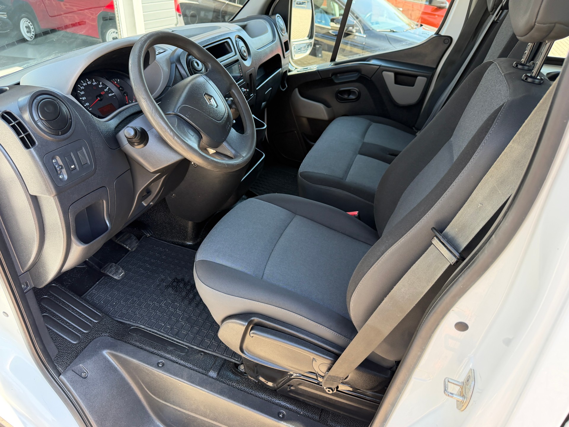 RENAULT Master T35 2.3dCi 125 L3-image-8