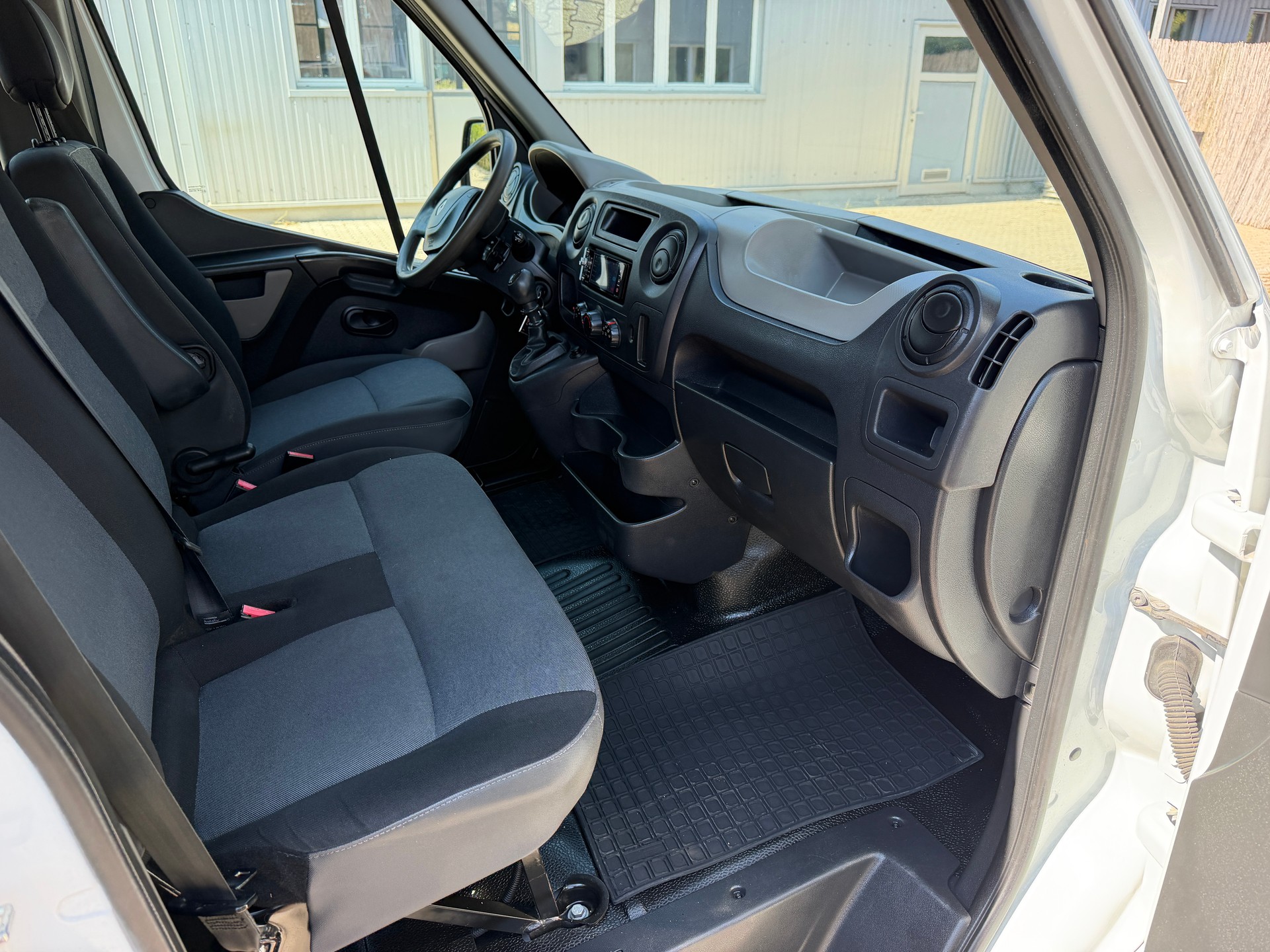 RENAULT Master T35 2.3dCi 125 L3-image-11