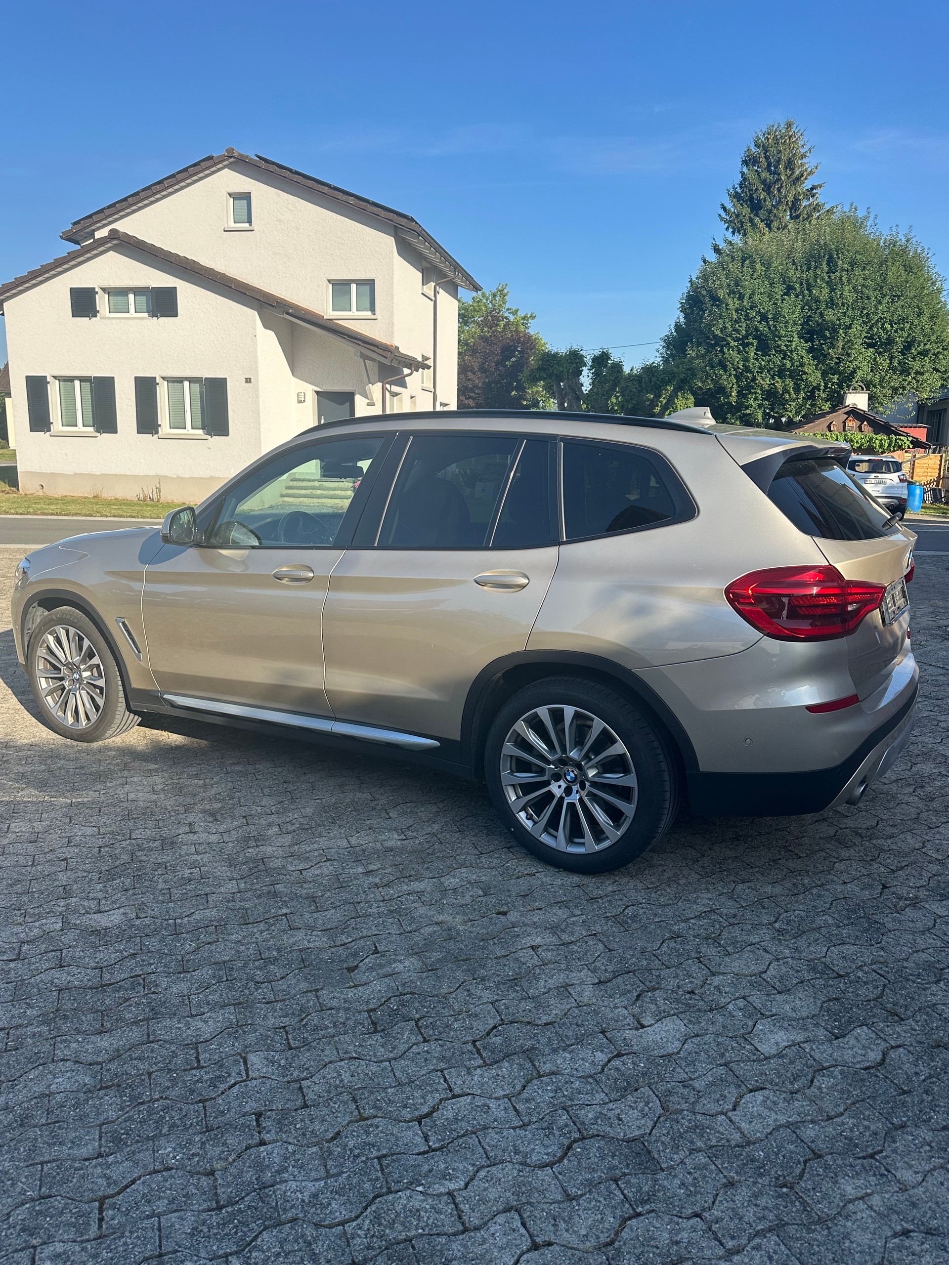 BMW 30d xDrive-image-1
