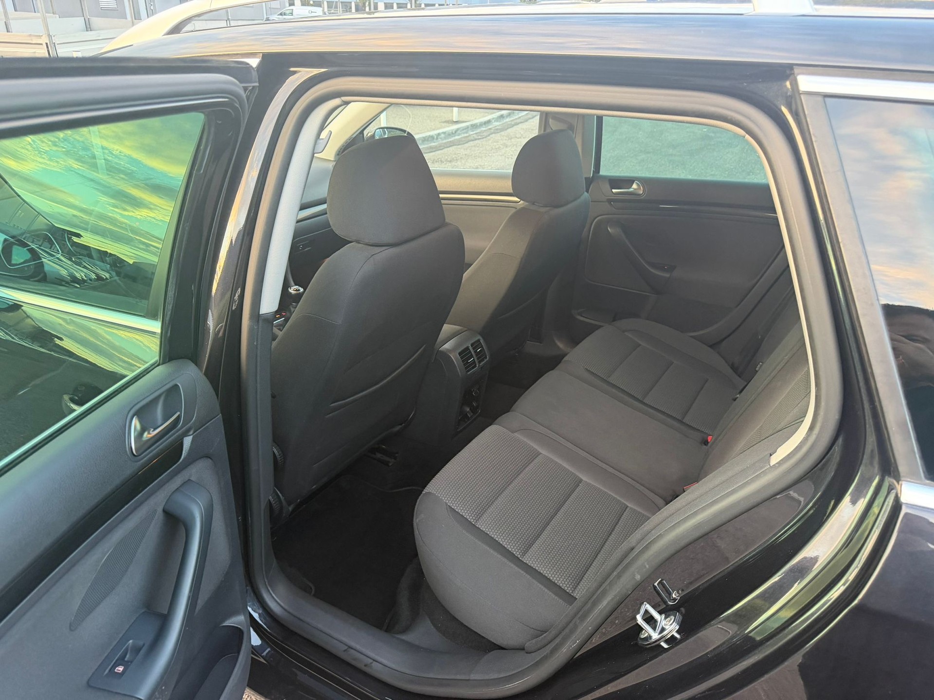 VW Golf Variant 1.6 TDI Comfortline-image-9