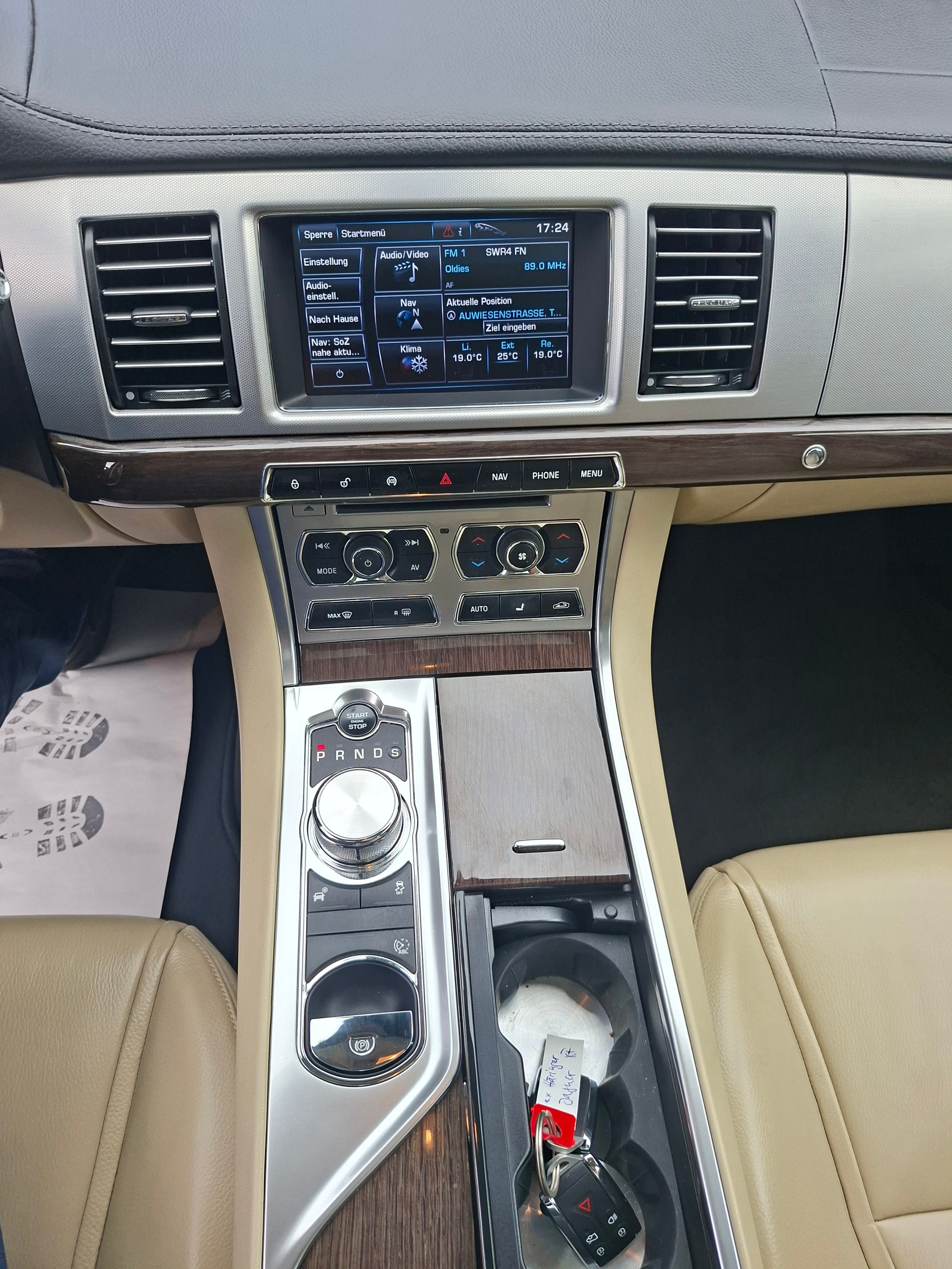 JAGUAR XF 2.2d-image-9