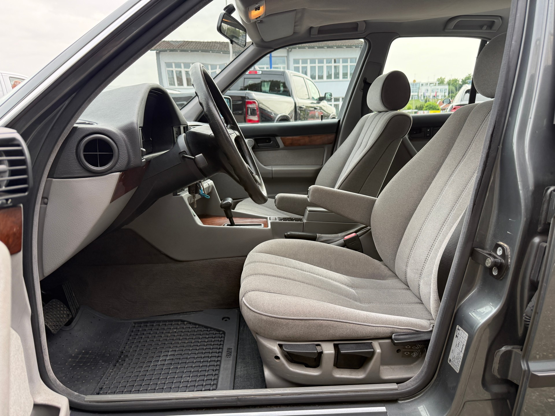 BMW 535i A-image-23