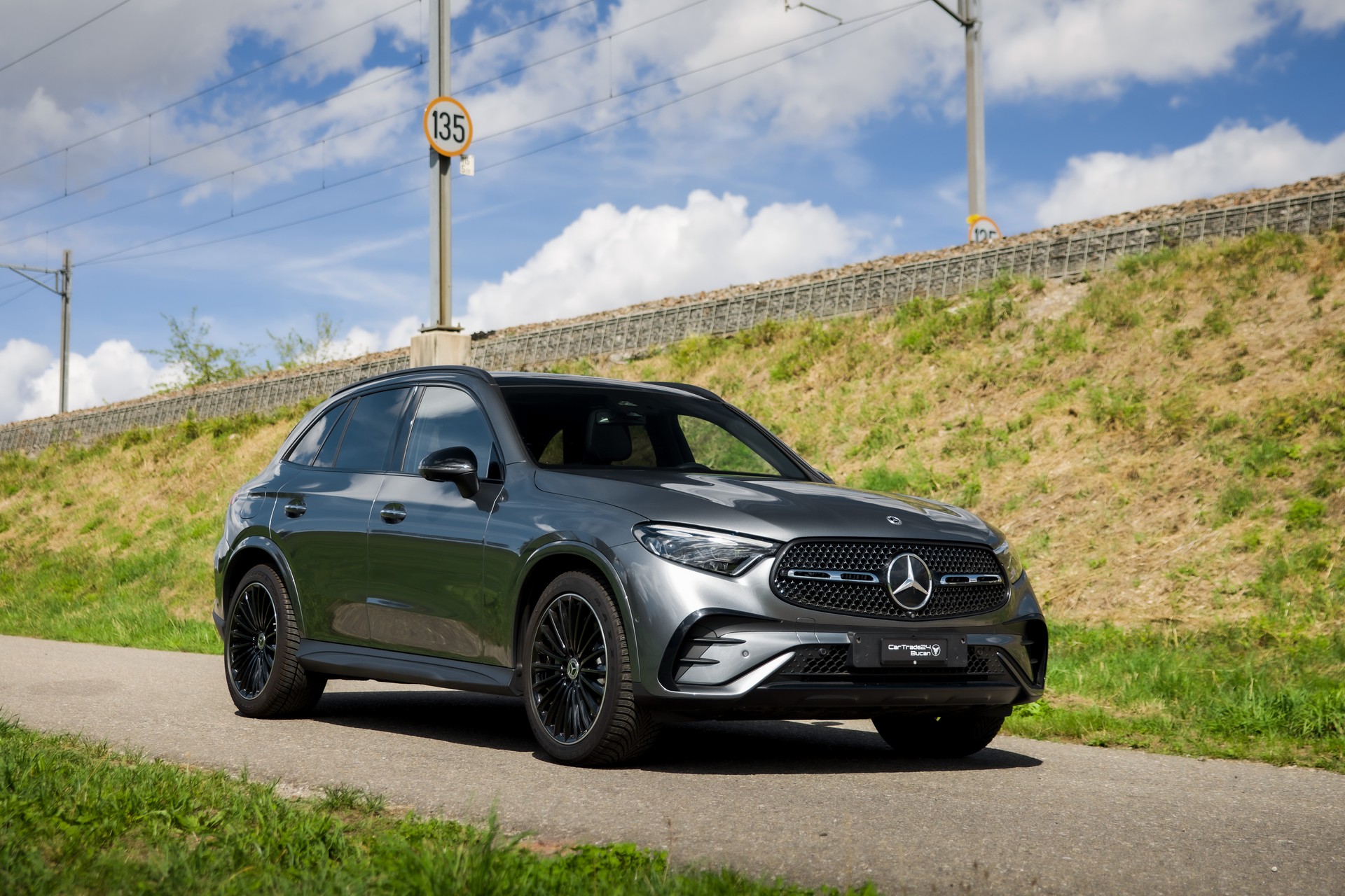 MERCEDES-BENZ GLC 300 4Matic AMG Line 9G-Tronic-image-2