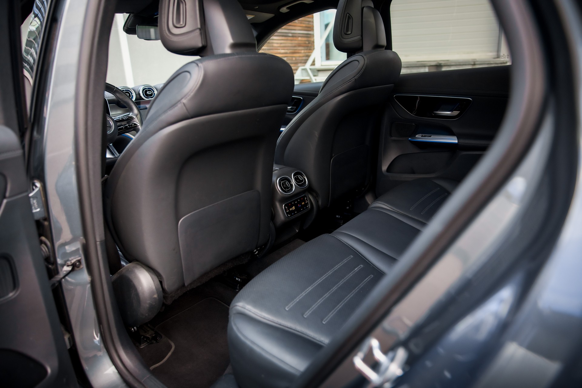 MERCEDES-BENZ GLC 300 4Matic AMG Line 9G-Tronic-image-17