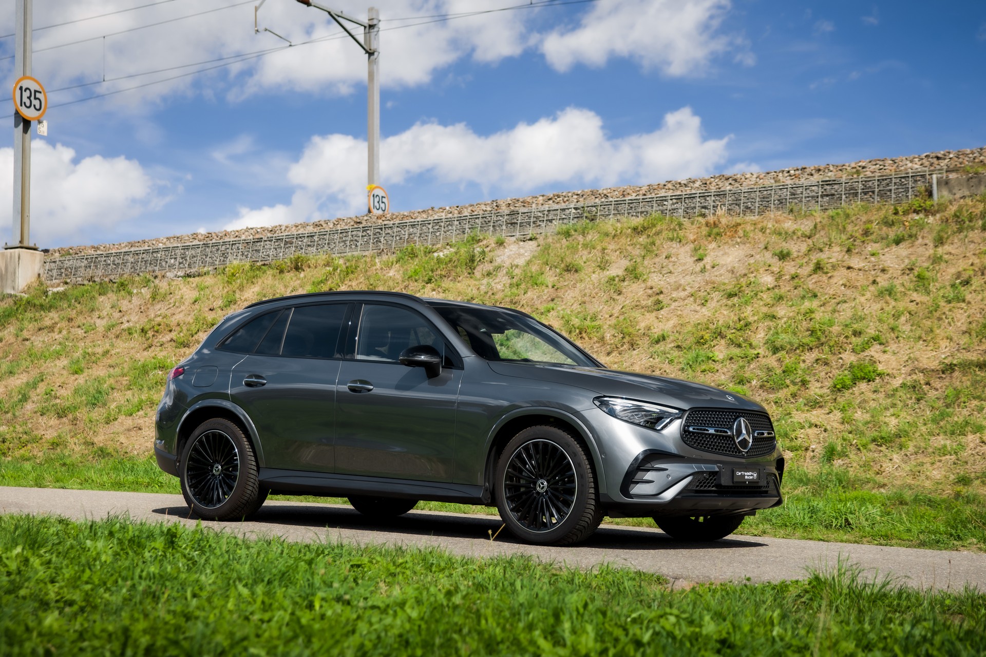 MERCEDES-BENZ GLC 300 4Matic AMG Line 9G-Tronic-image-3