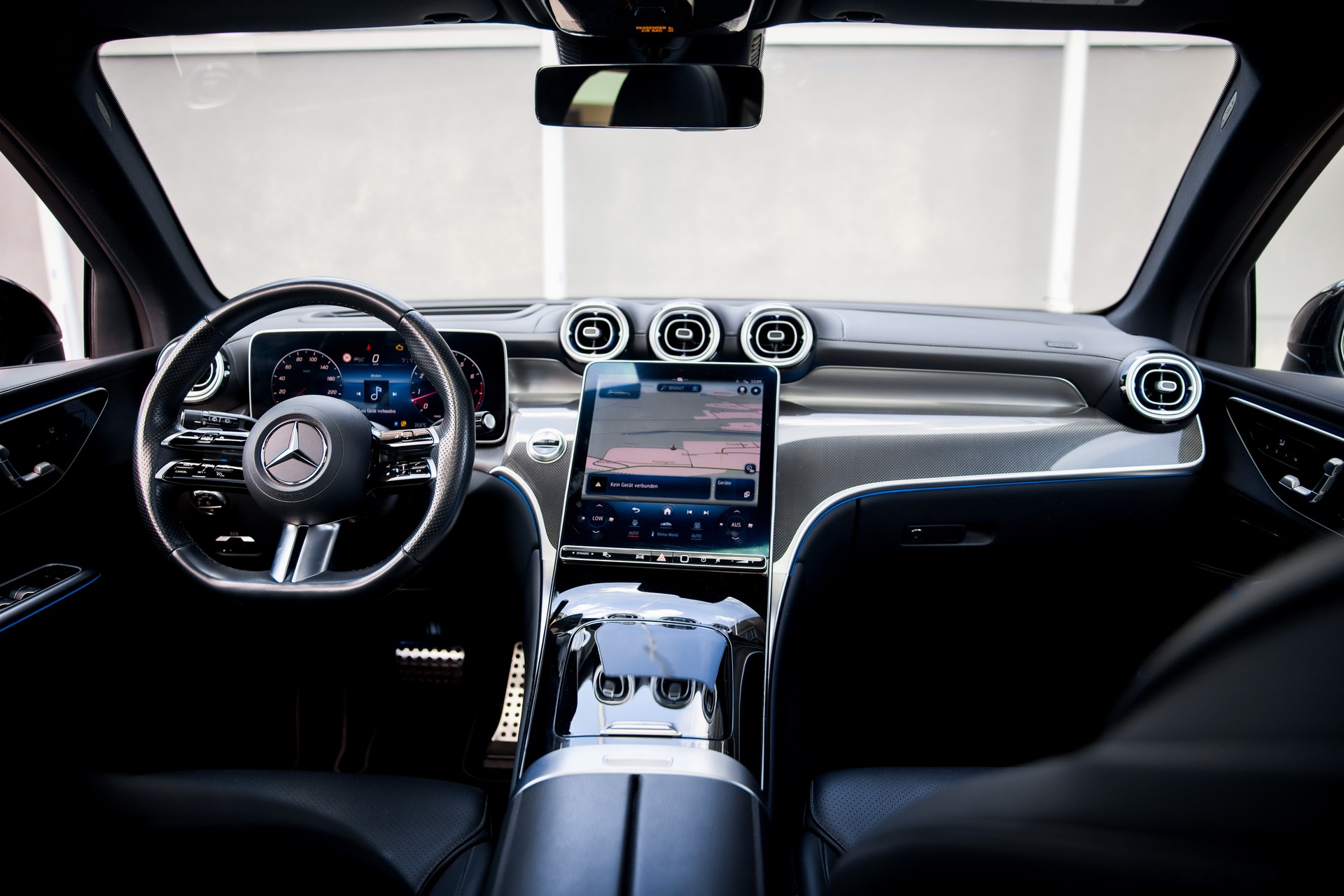 MERCEDES-BENZ GLC 300 4Matic AMG Line 9G-Tronic-image-13