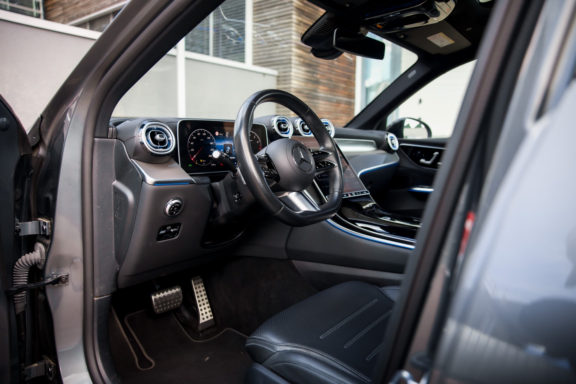 MERCEDES-BENZ GLC 300 4Matic AMG Line 9G-Tronic-image-14