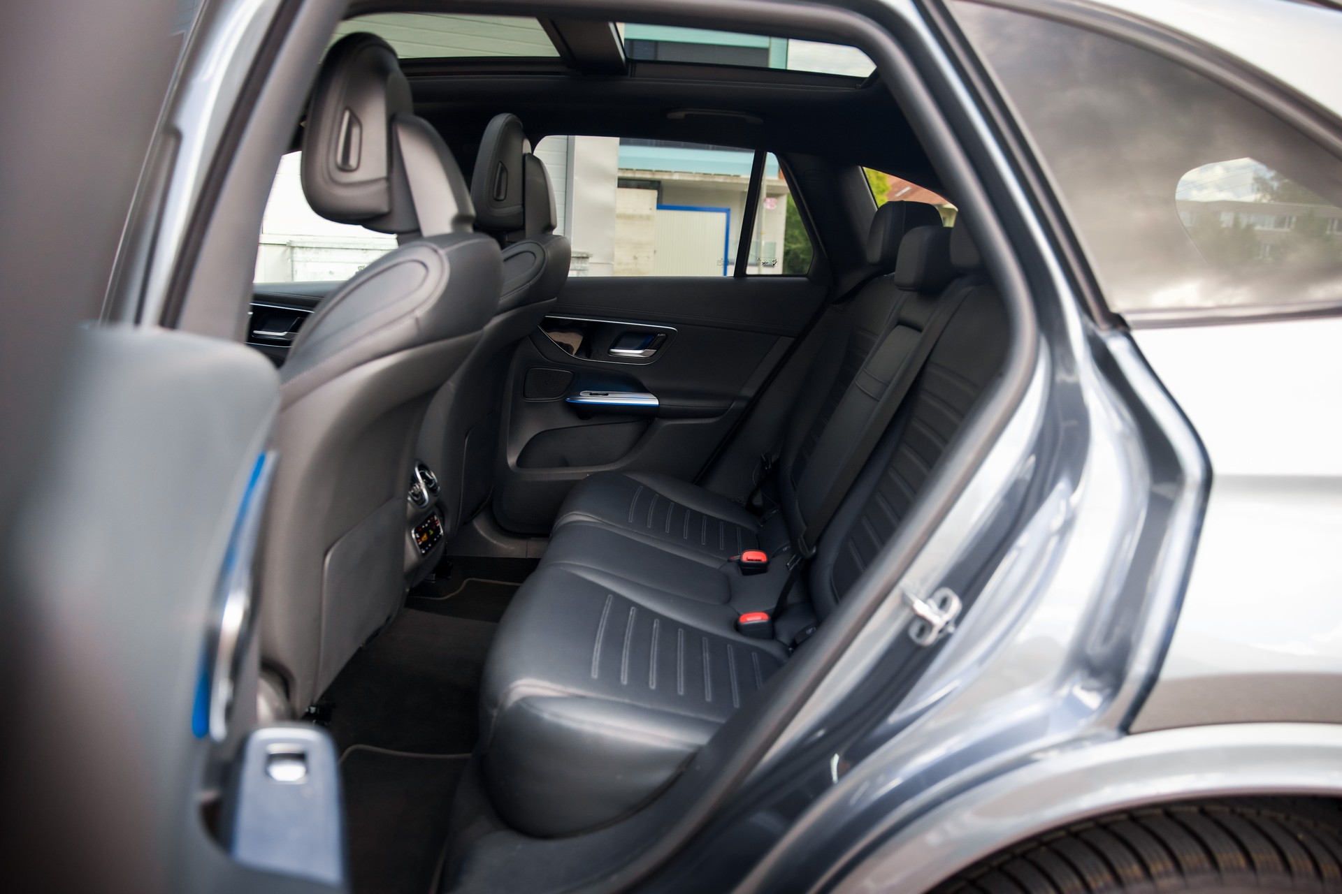 MERCEDES-BENZ GLC 300 4Matic AMG Line 9G-Tronic-image-18