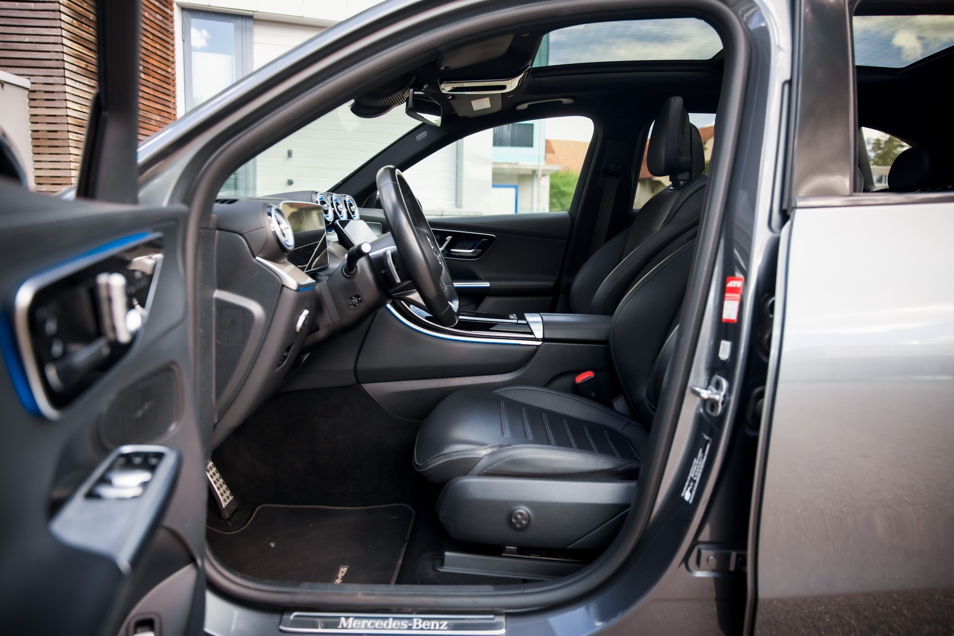 MERCEDES-BENZ GLC 300 4Matic AMG Line 9G-Tronic-image-15