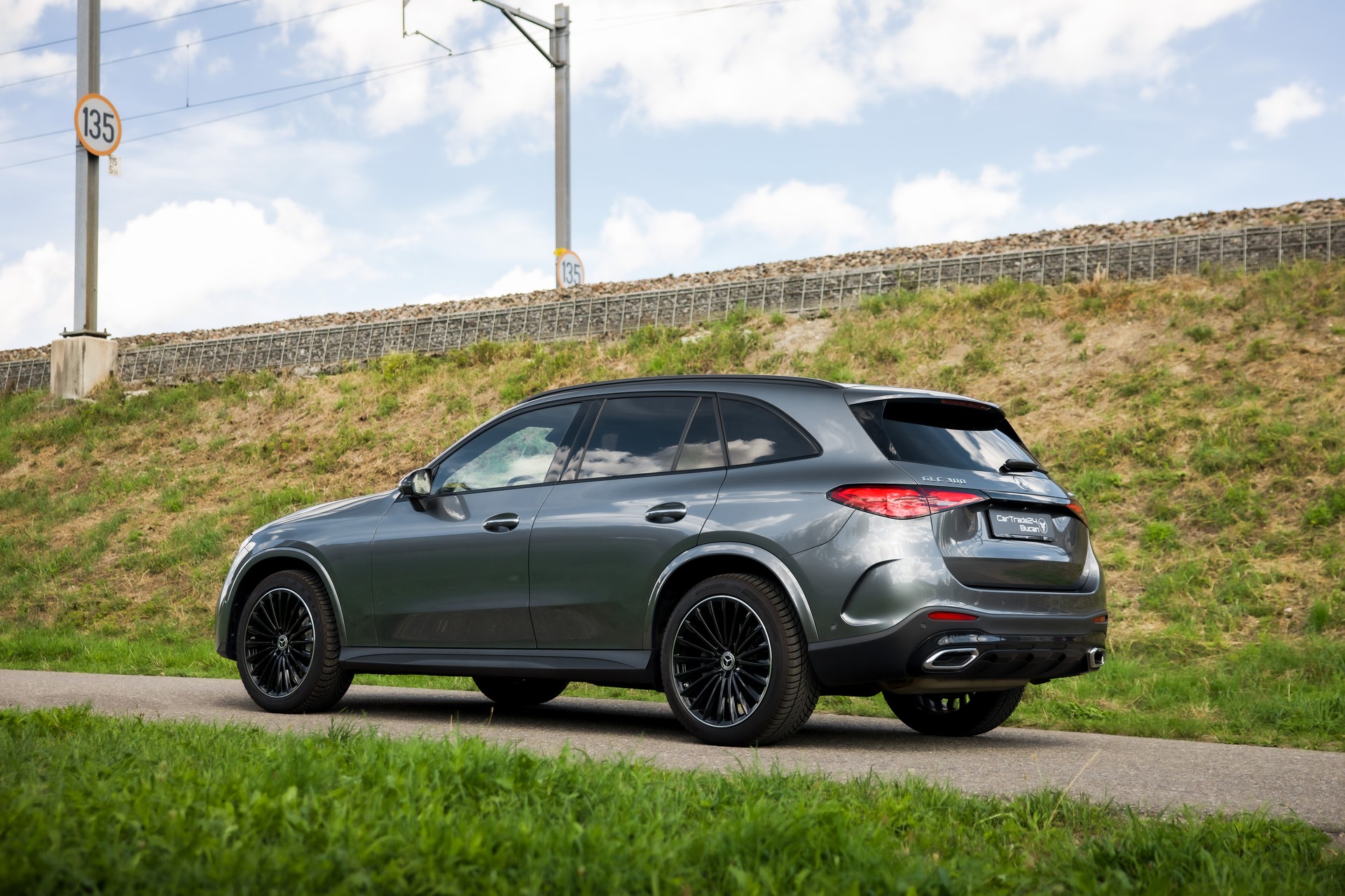 MERCEDES-BENZ GLC 300 4Matic AMG Line 9G-Tronic-image-8