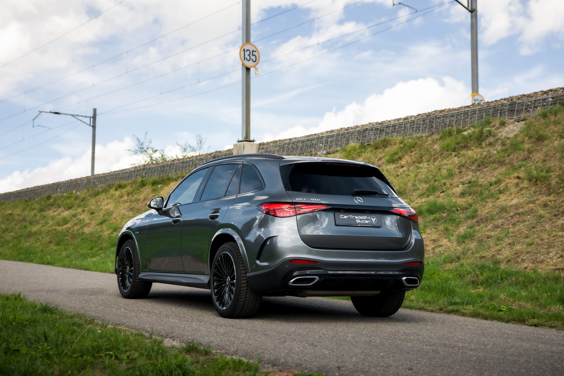 MERCEDES-BENZ GLC 300 4Matic AMG Line 9G-Tronic-image-7