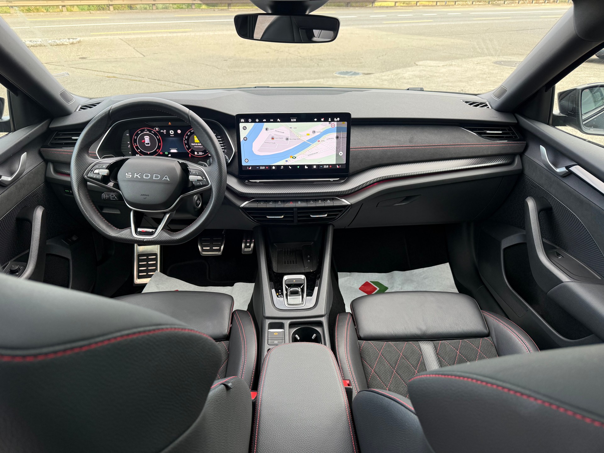 SKODA Octavia Combi 2.0 TSI DSG RS-image-15