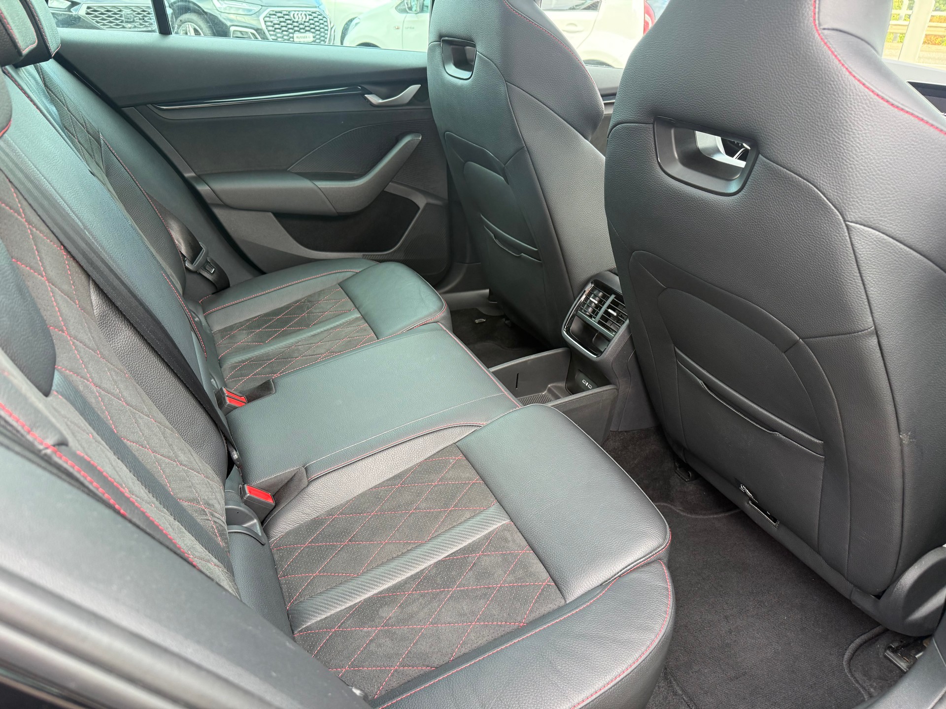 SKODA Octavia Combi 2.0 TSI DSG RS-image-14