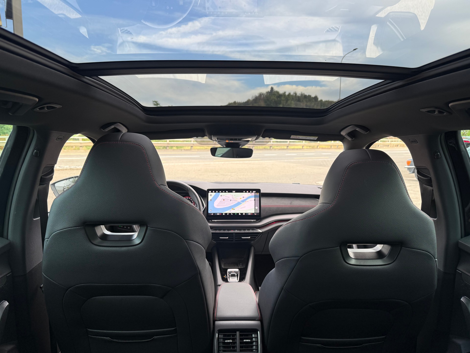 SKODA Octavia Combi 2.0 TSI DSG RS-image-8