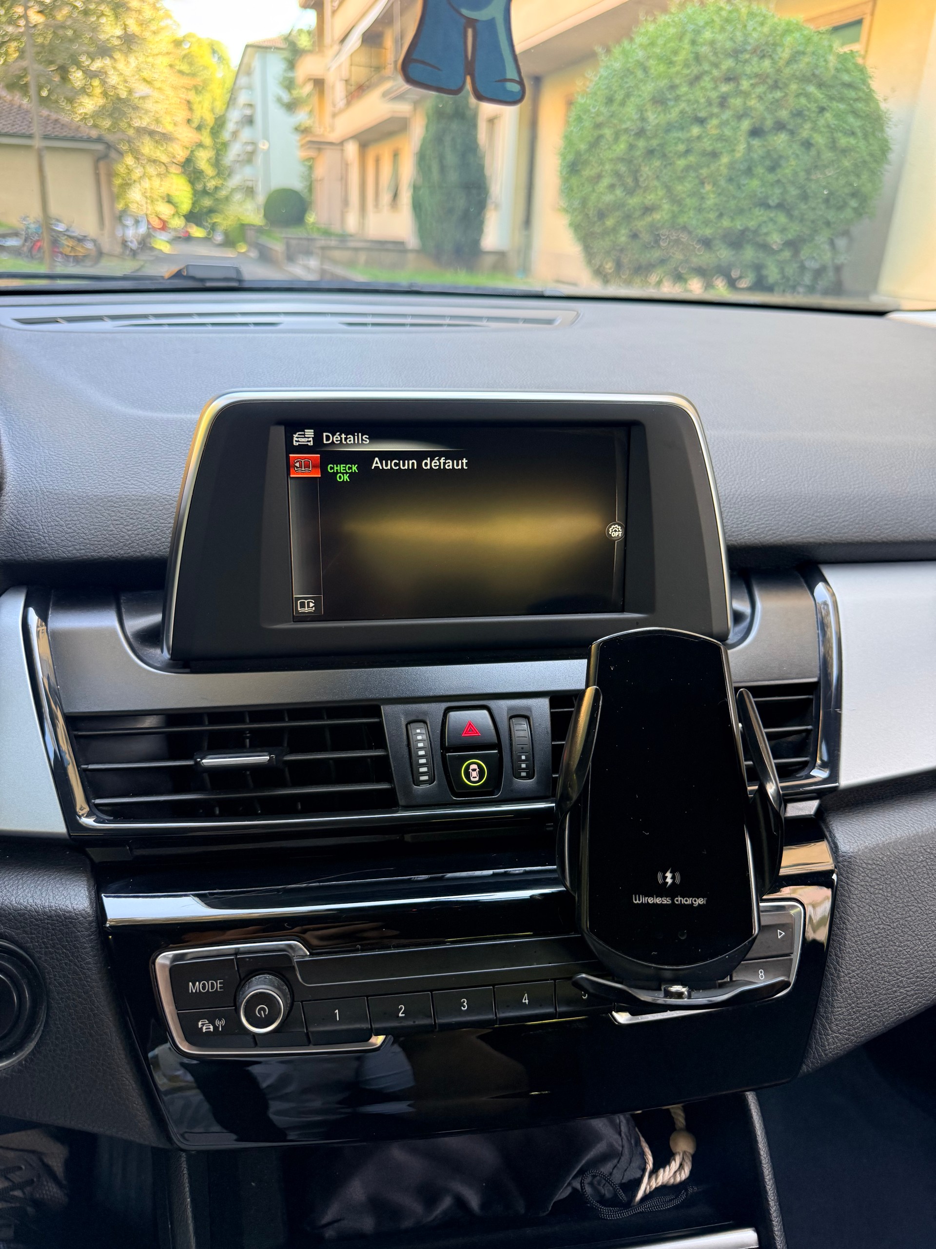BMW 218d-image-3