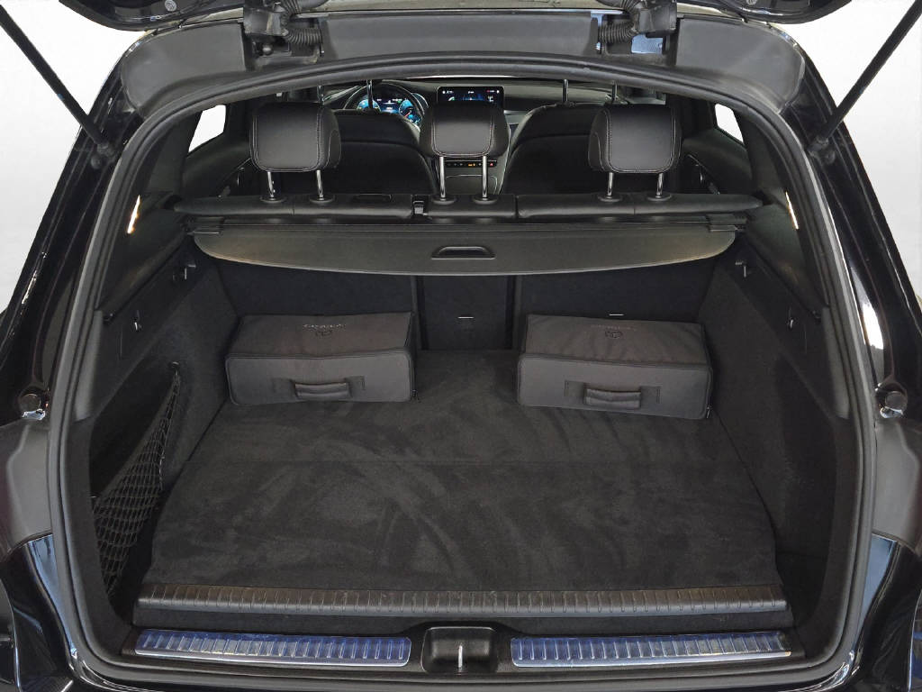 MERCEDES-BENZ GLC 300 e AMG Line 4Matic-image-8