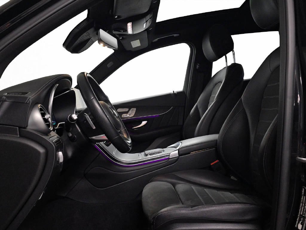 MERCEDES-BENZ GLC 300 e AMG Line 4Matic-image-9