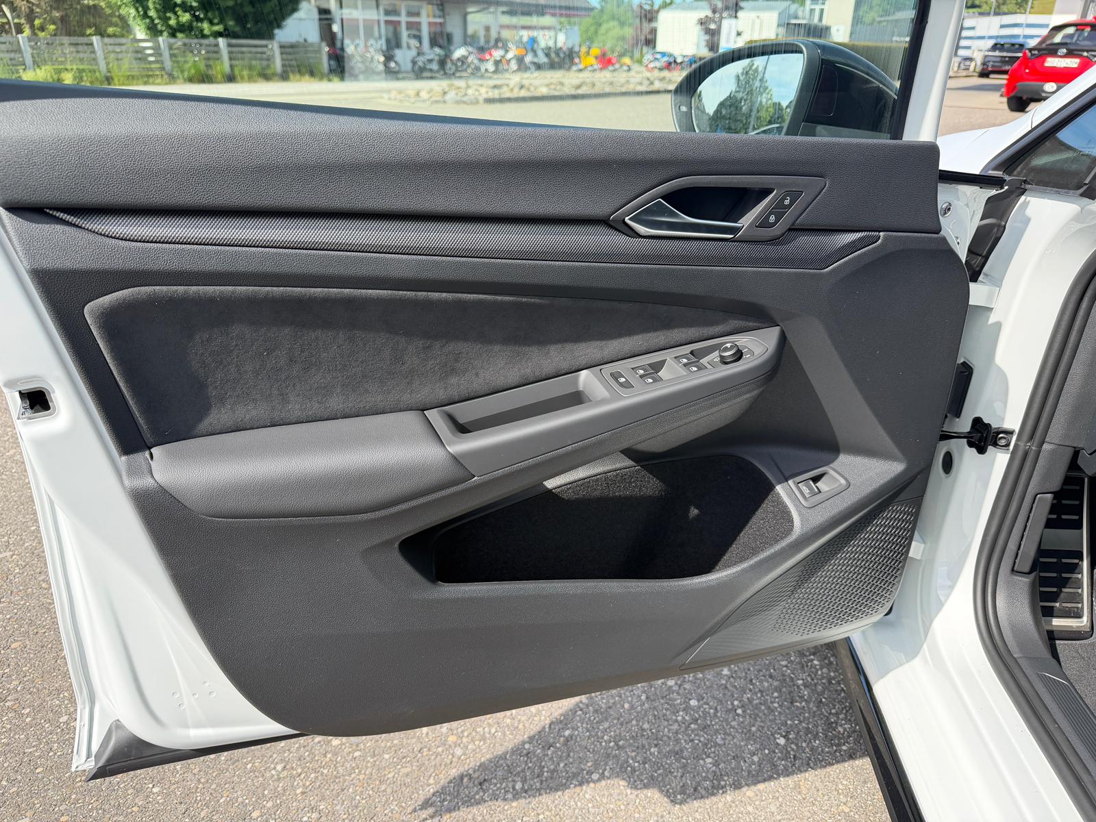 VW Golf Variant 2.0 TSI R-Line DSG 4 Motion-image-12