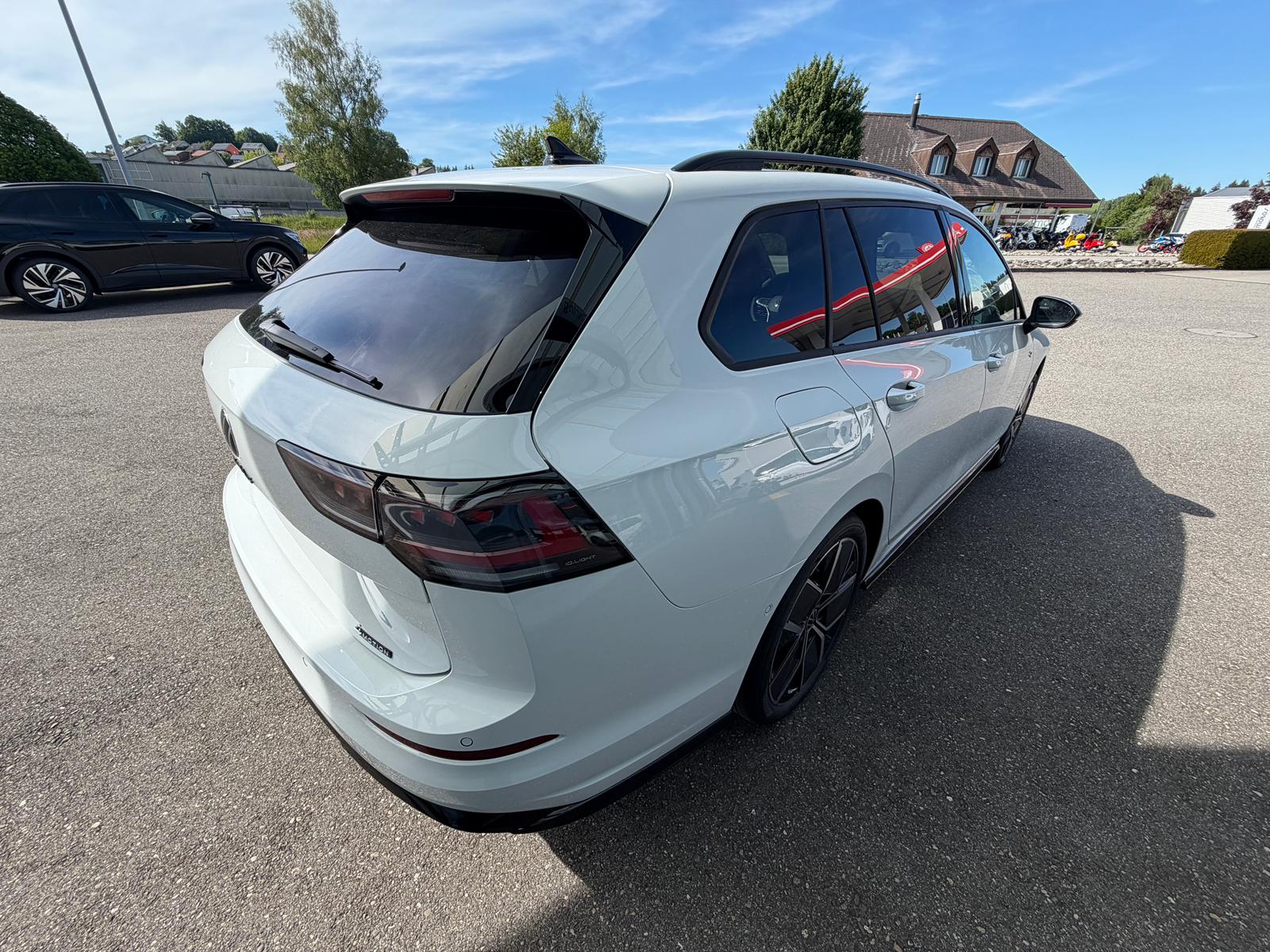 VW Golf Variant 2.0 TSI R-Line DSG 4 Motion-image-4