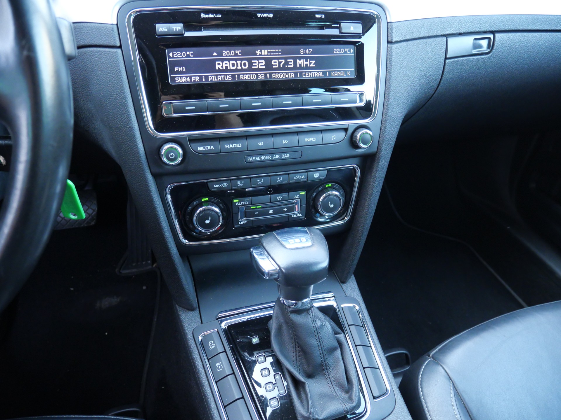 SKODA Superb Combi 2.0 TDi Ambition DSG *MFK-09.26*-image-12