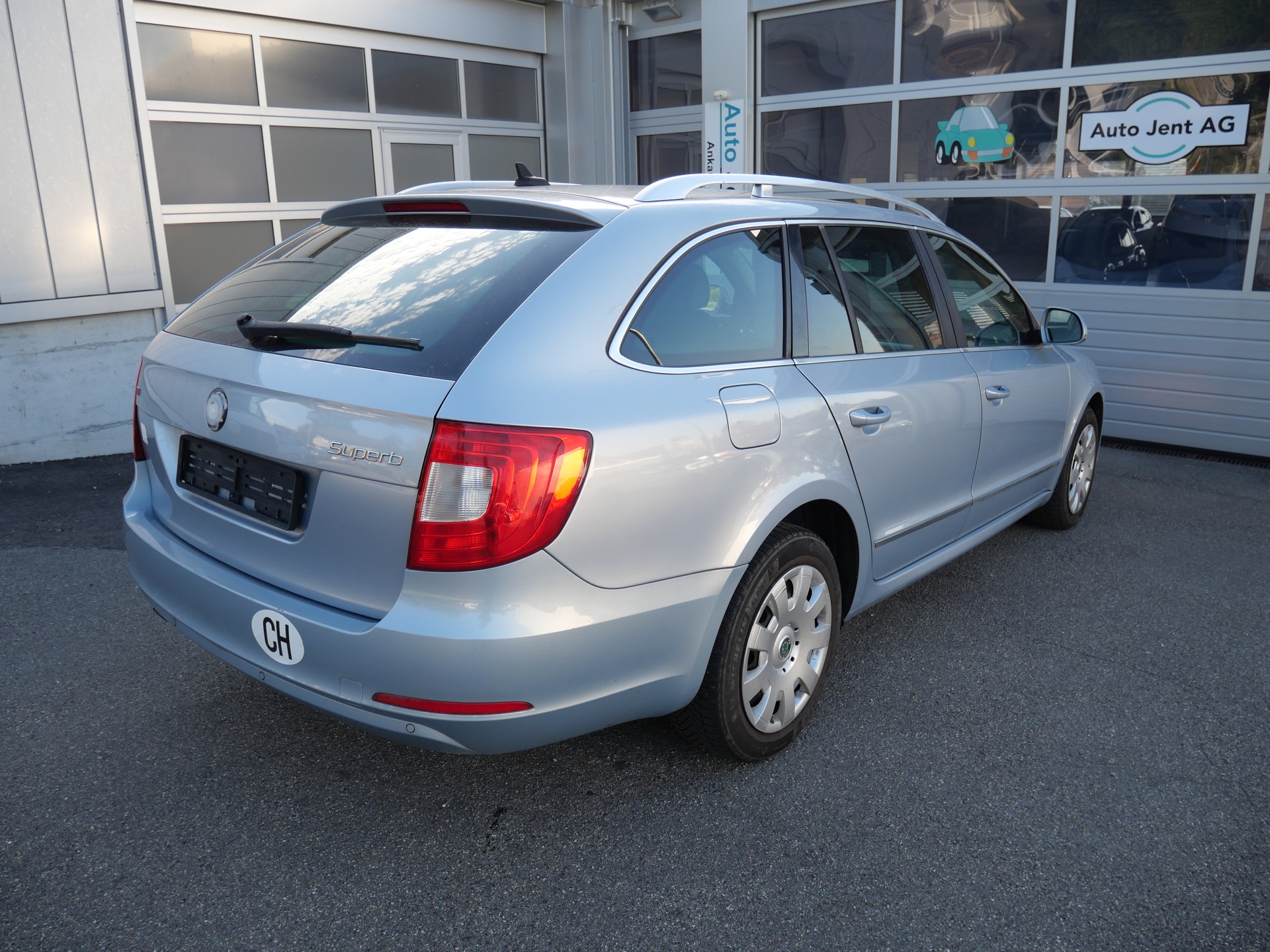SKODA Superb Combi 2.0 TDi Ambition DSG *MFK-09.26*-showroom-element-3