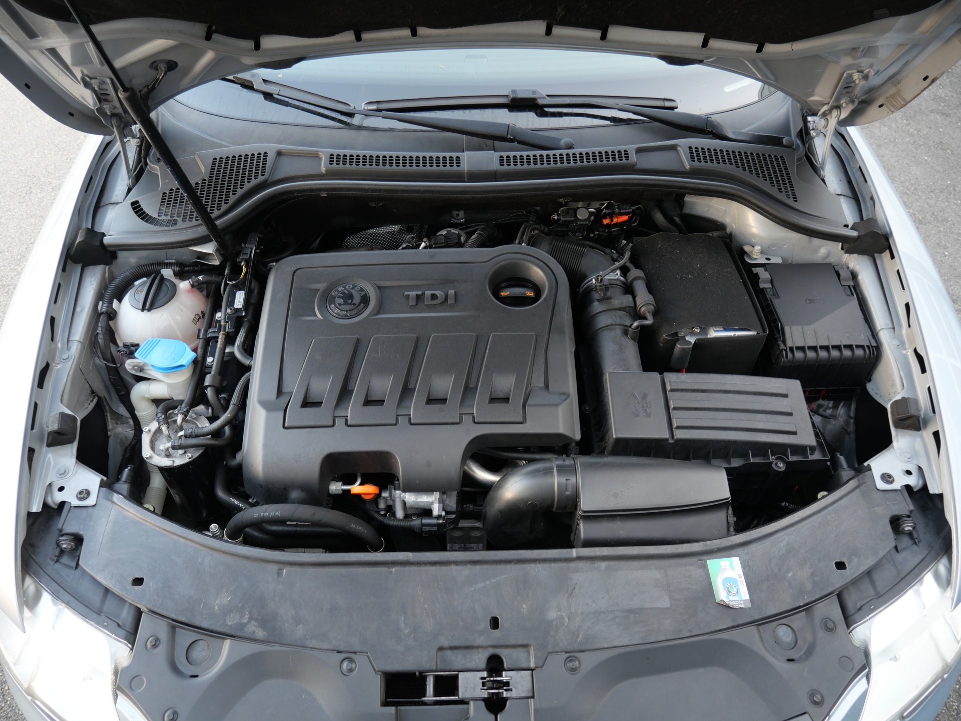 SKODA Superb Combi 2.0 TDi Ambition DSG *MFK-09.26*-image-7
