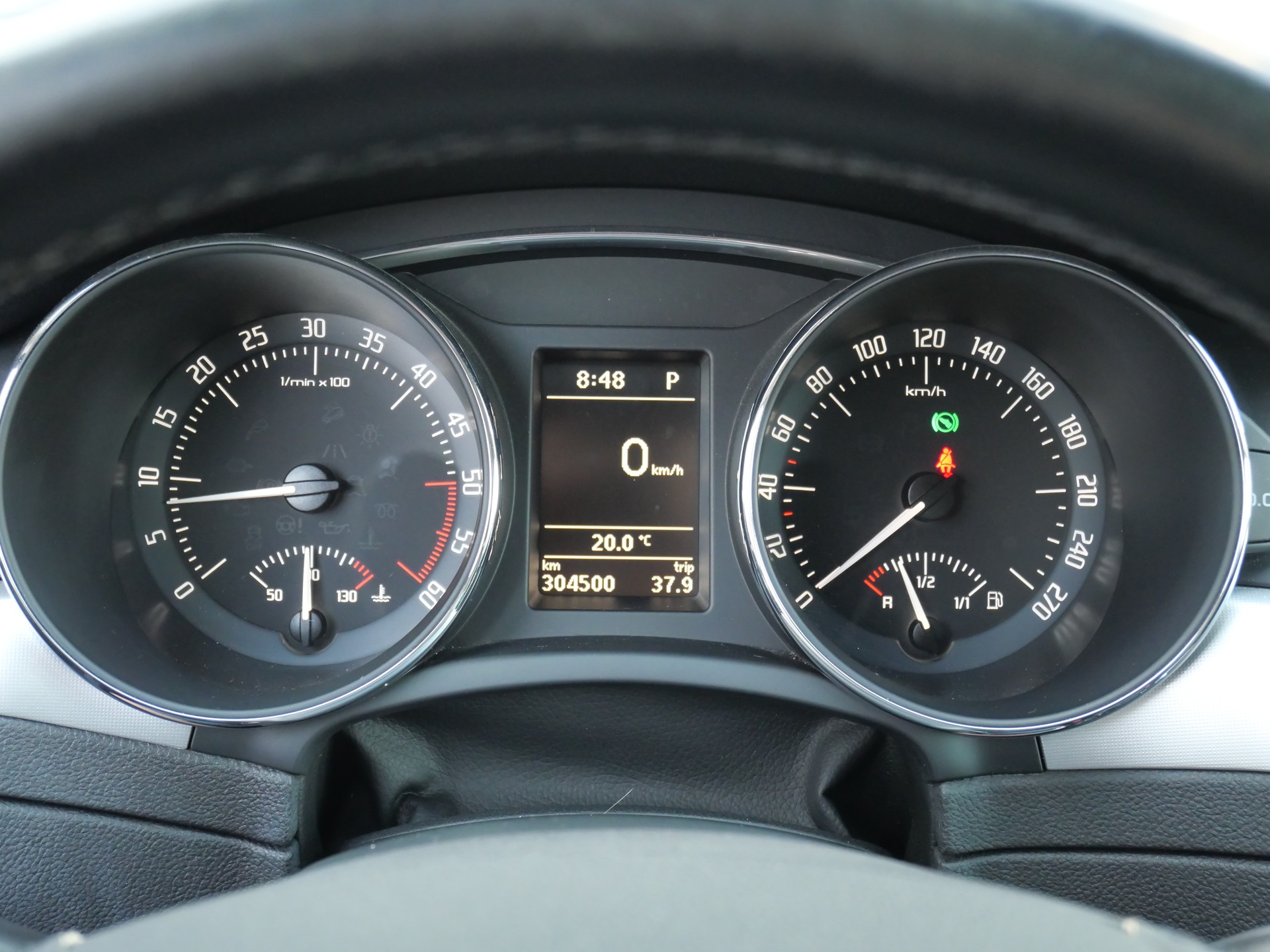 SKODA Superb Combi 2.0 TDi Ambition DSG *MFK-09.26*-image-13