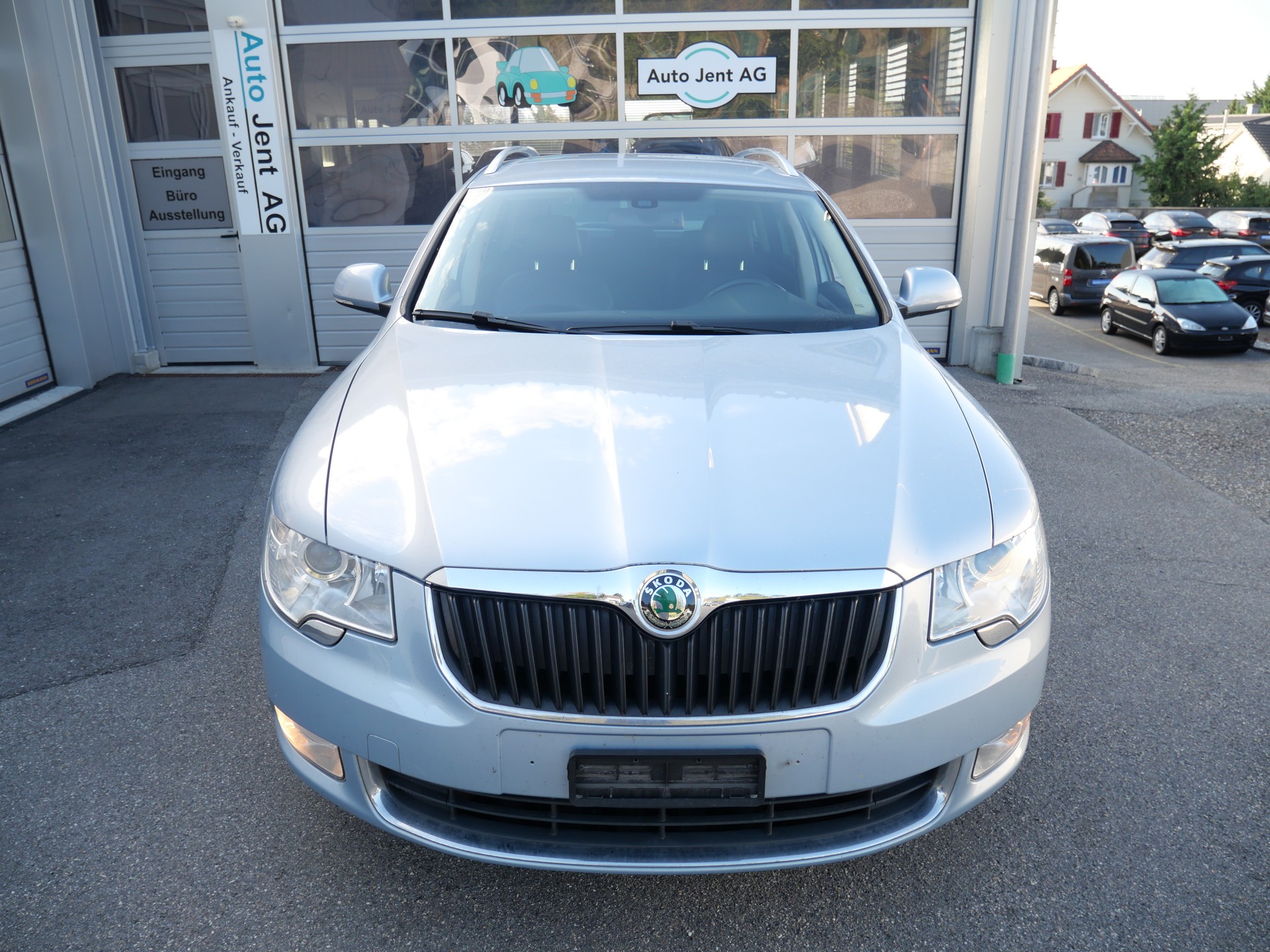 SKODA Superb Combi 2.0 TDi Ambition DSG *MFK-09.26*-showroom-element-2