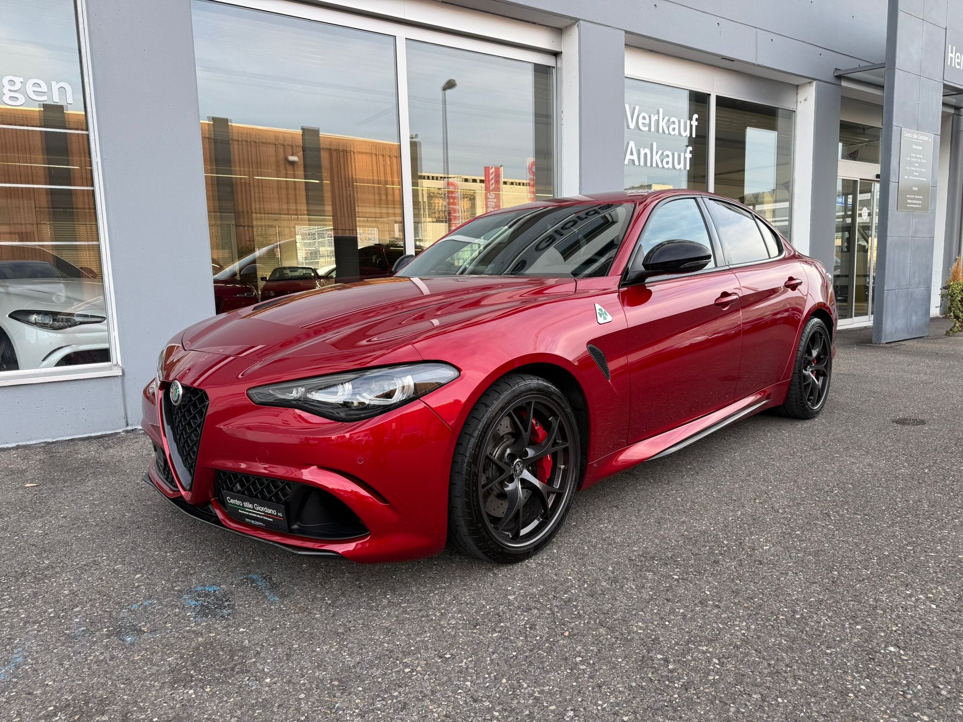 ALFA ROMEO Giulia 2.9 V6 Quadrifoglio 520PS "Rosso Etan+Akrapovic"-image-3