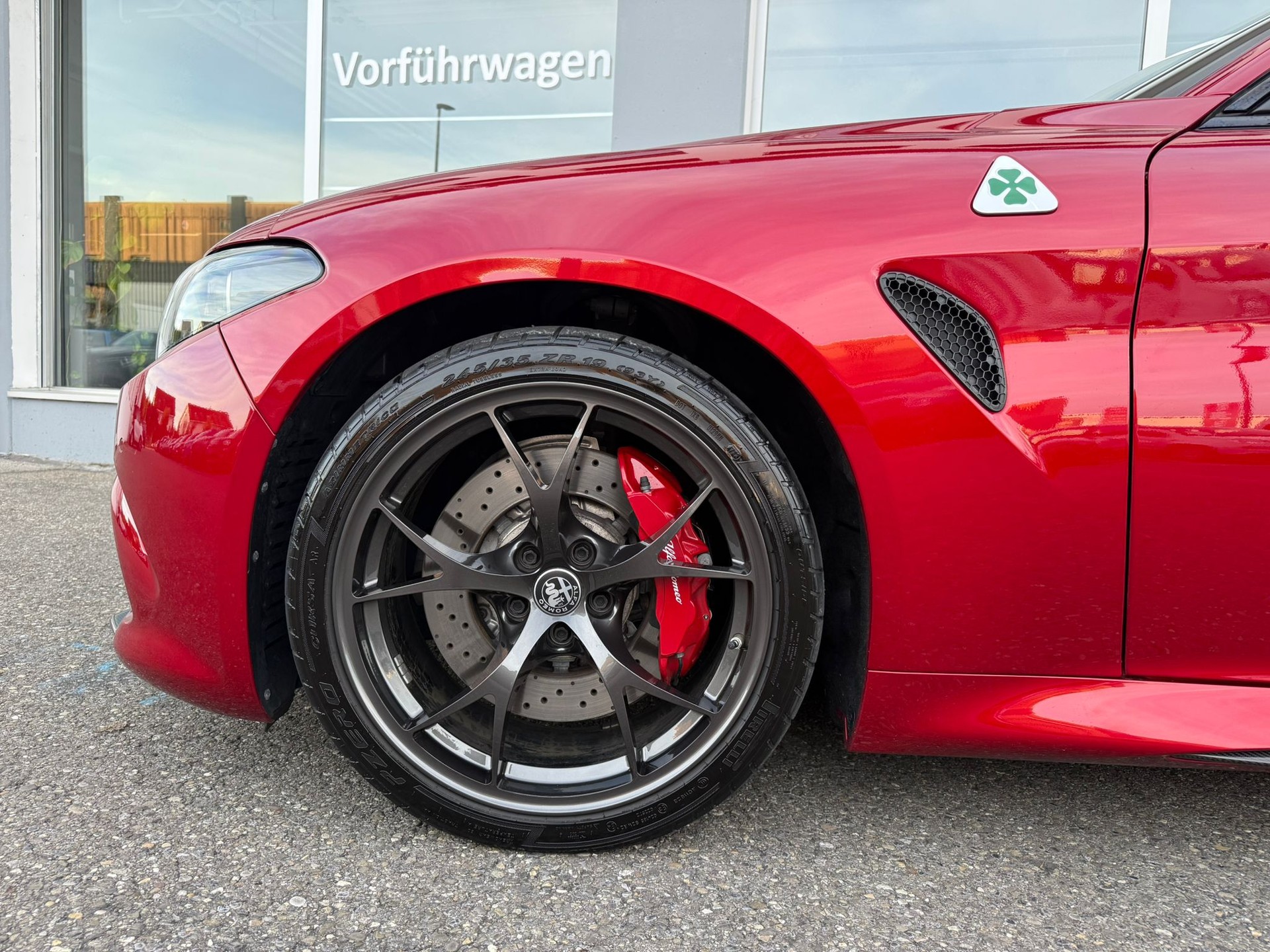 ALFA ROMEO Giulia 2.9 V6 Quadrifoglio 520PS "Rosso Etan+Akrapovic"-image-6