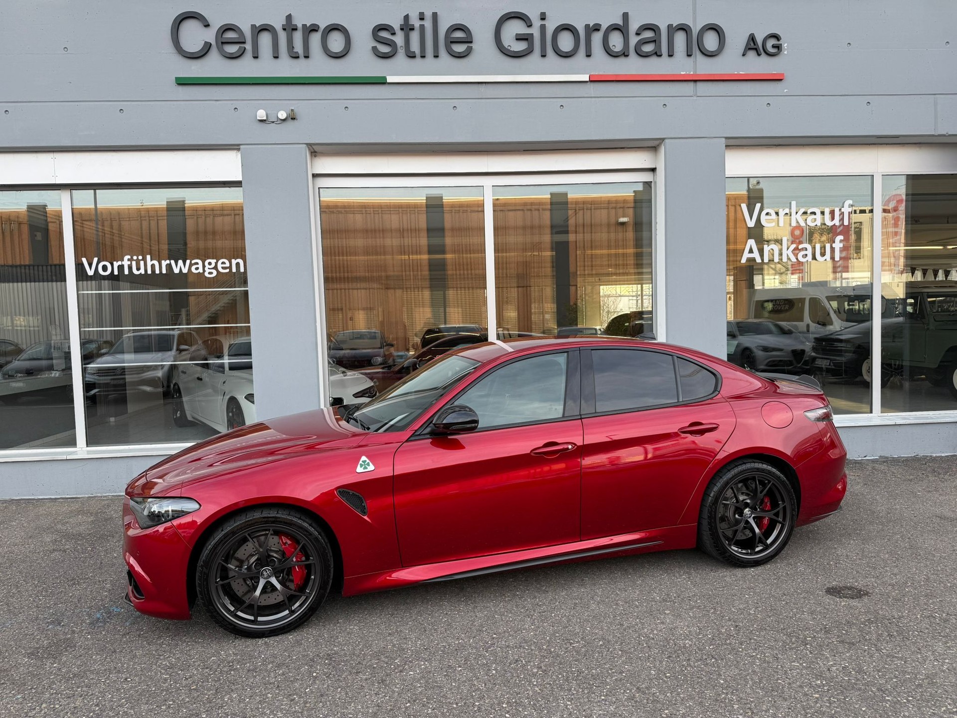 ALFA ROMEO Giulia 2.9 V6 Quadrifoglio 520PS "Rosso Etan+Akrapovic"-image-1