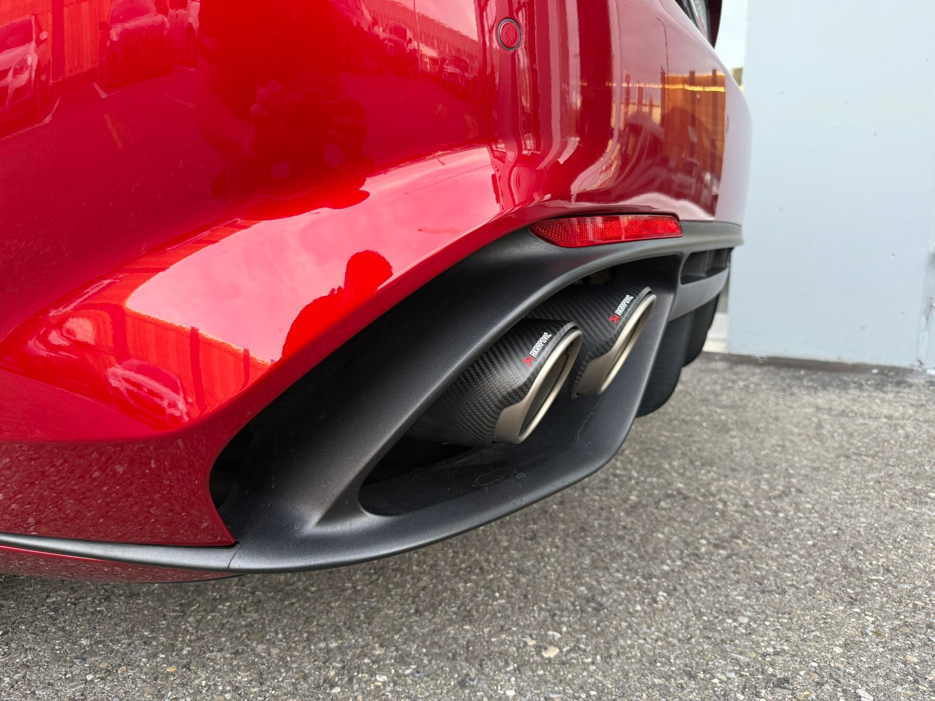 ALFA ROMEO Giulia 2.9 V6 Quadrifoglio 520PS "Rosso Etan+Akrapovic"-image-7